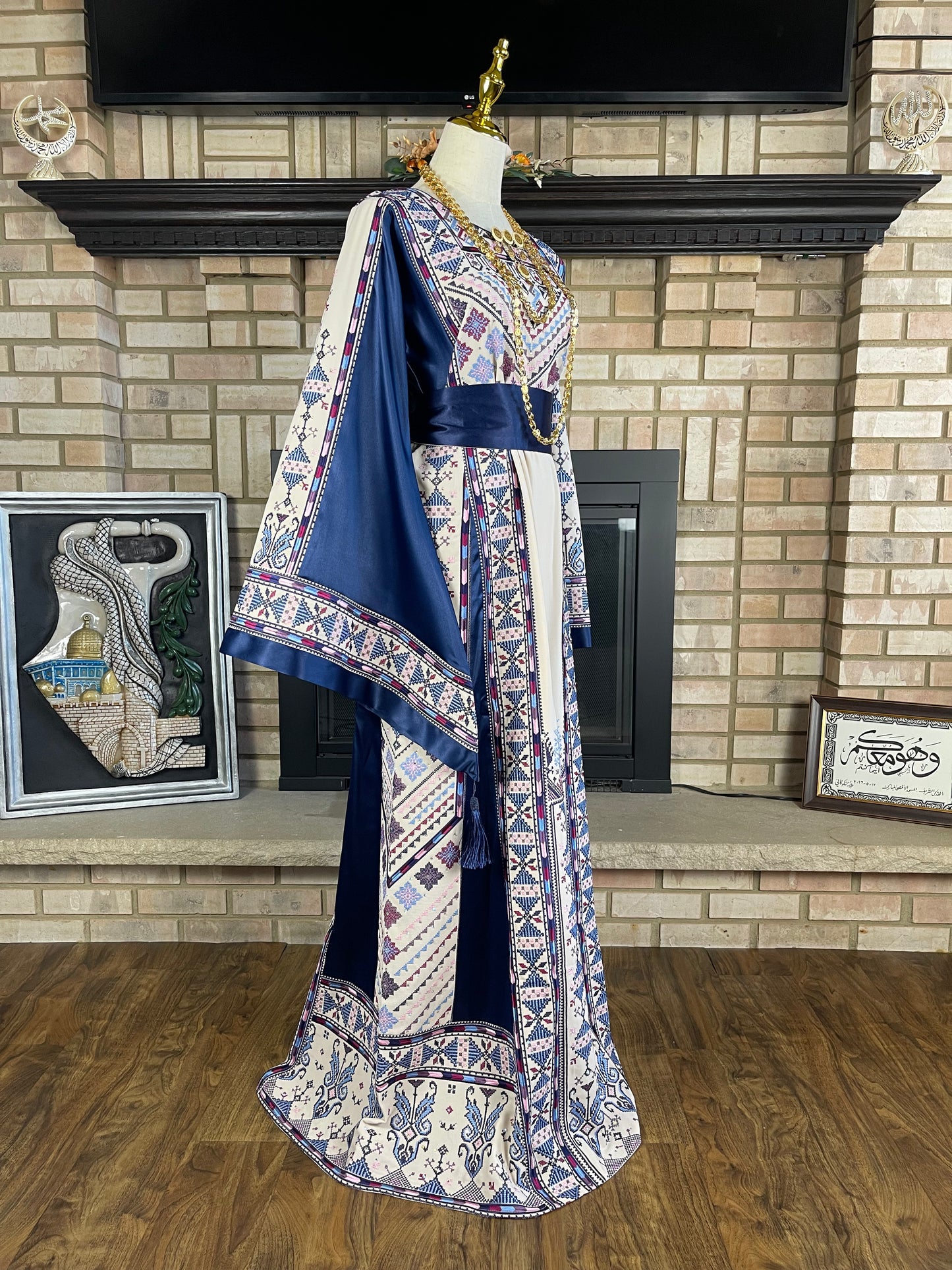 Cream/Navy Akka Thobe