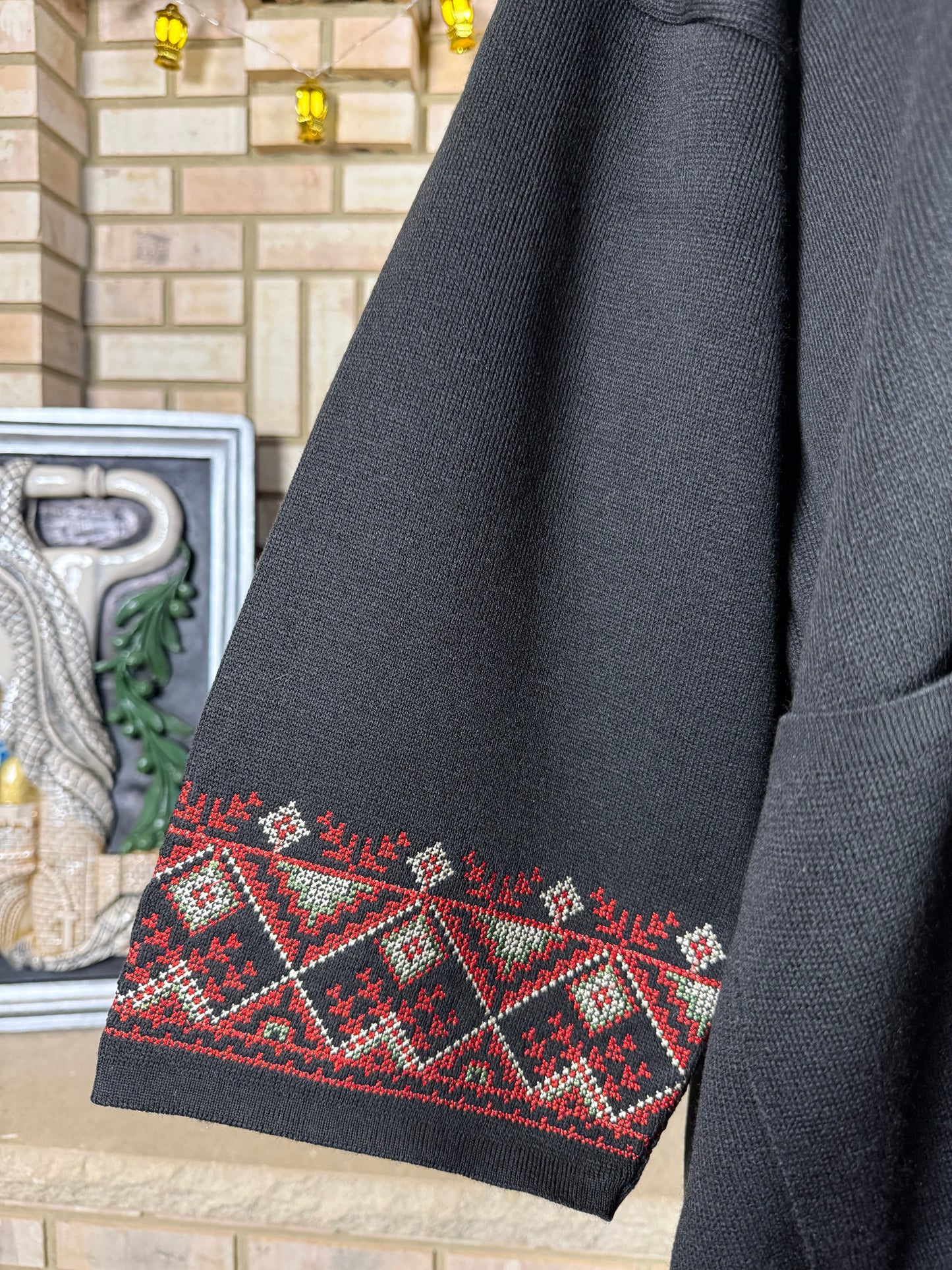 Black/Red Wool Besht