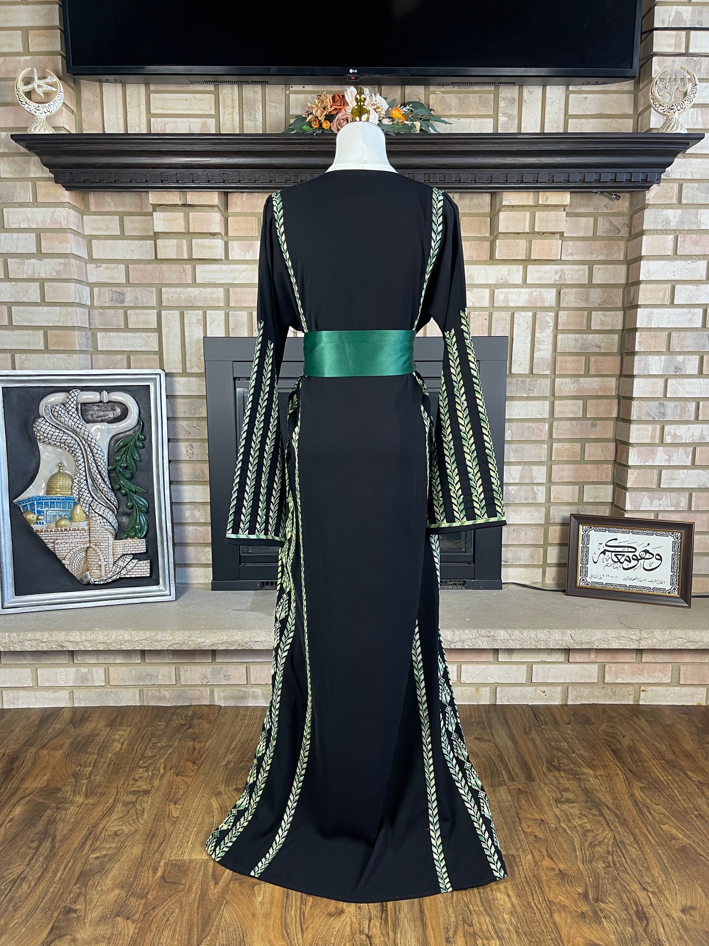 Black/Green Sanabel Thobe