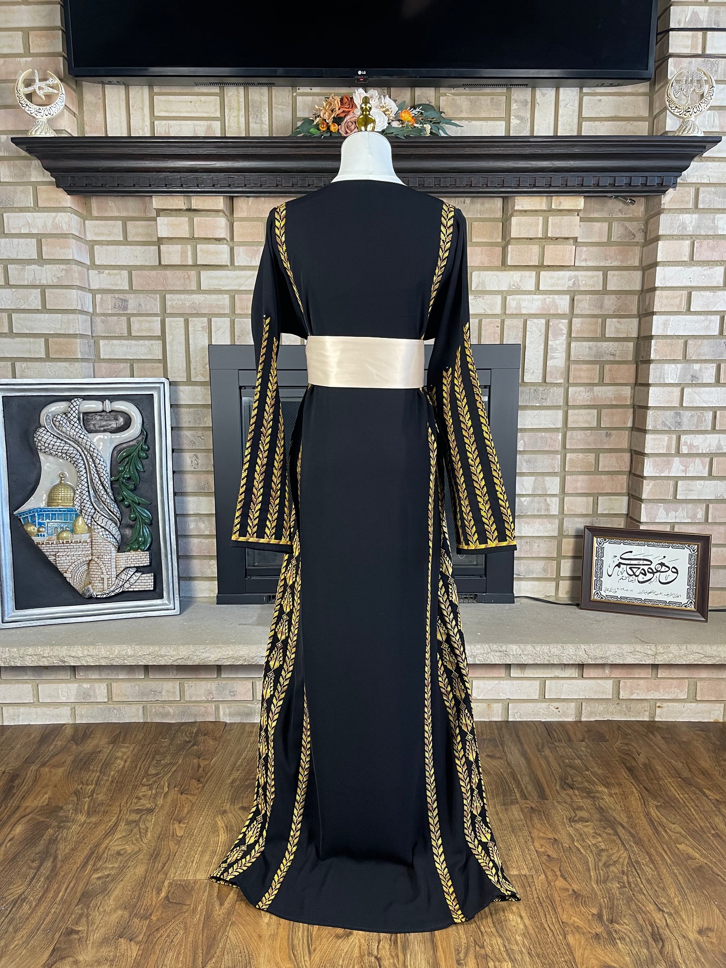 Black/Gold Sanabel Thobe