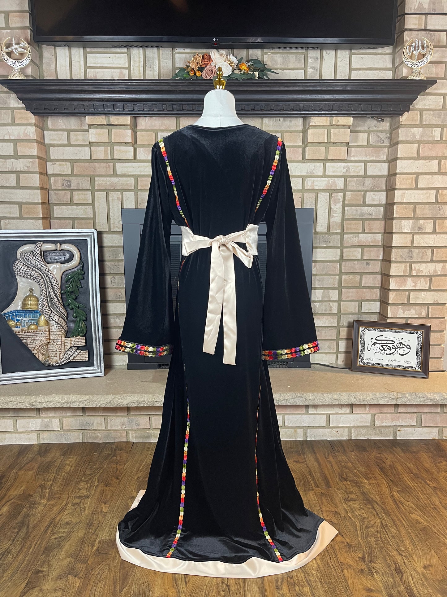 Black/Gold Velvet Roses Thobe