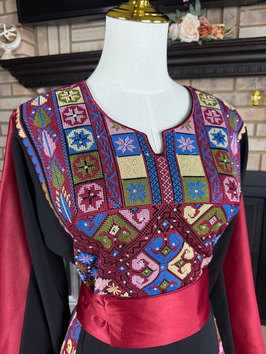 Black/Maroon Bir al-Saba‘ Thobe
