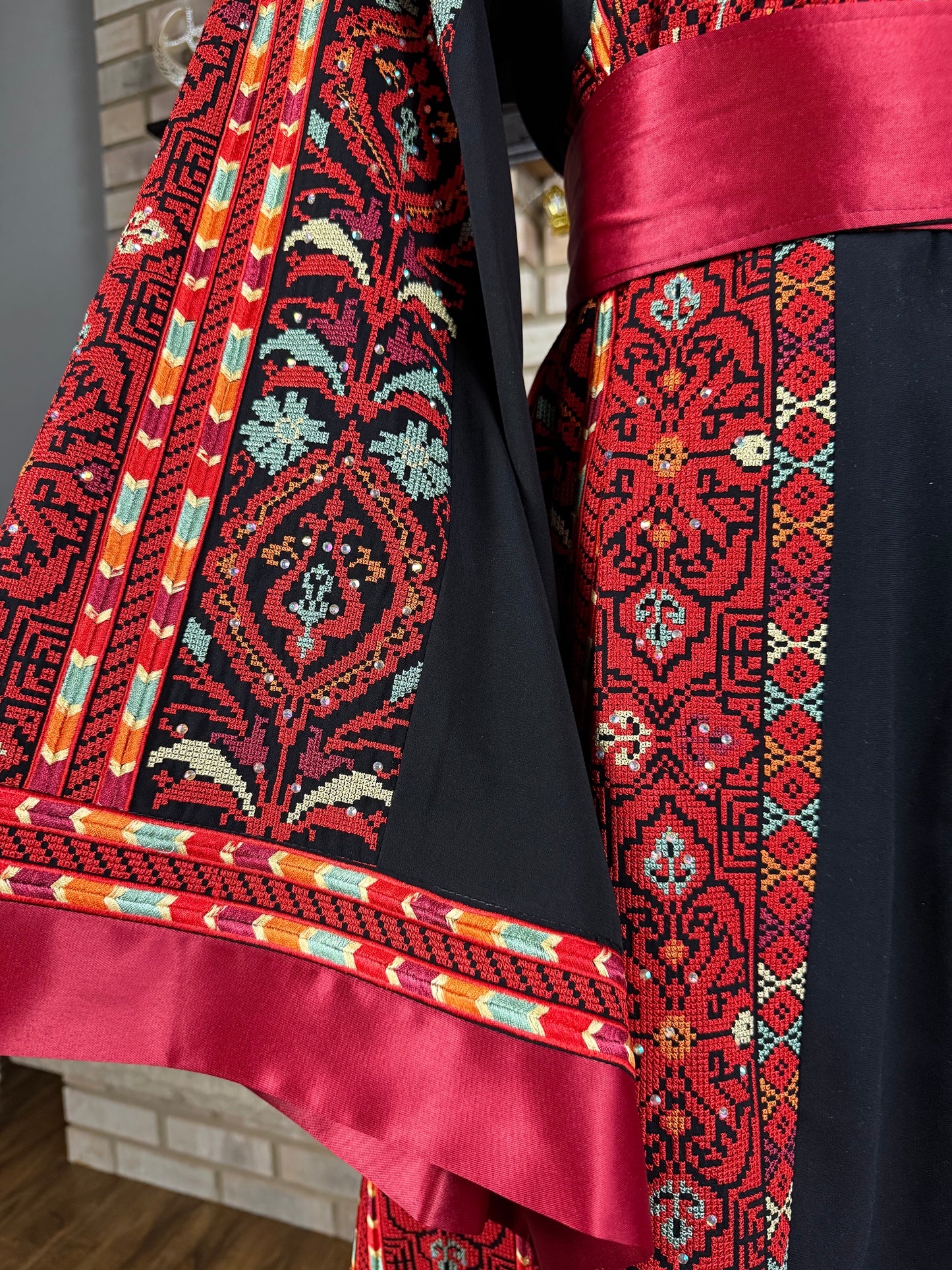 Black/Red Beit Lahia Thobe