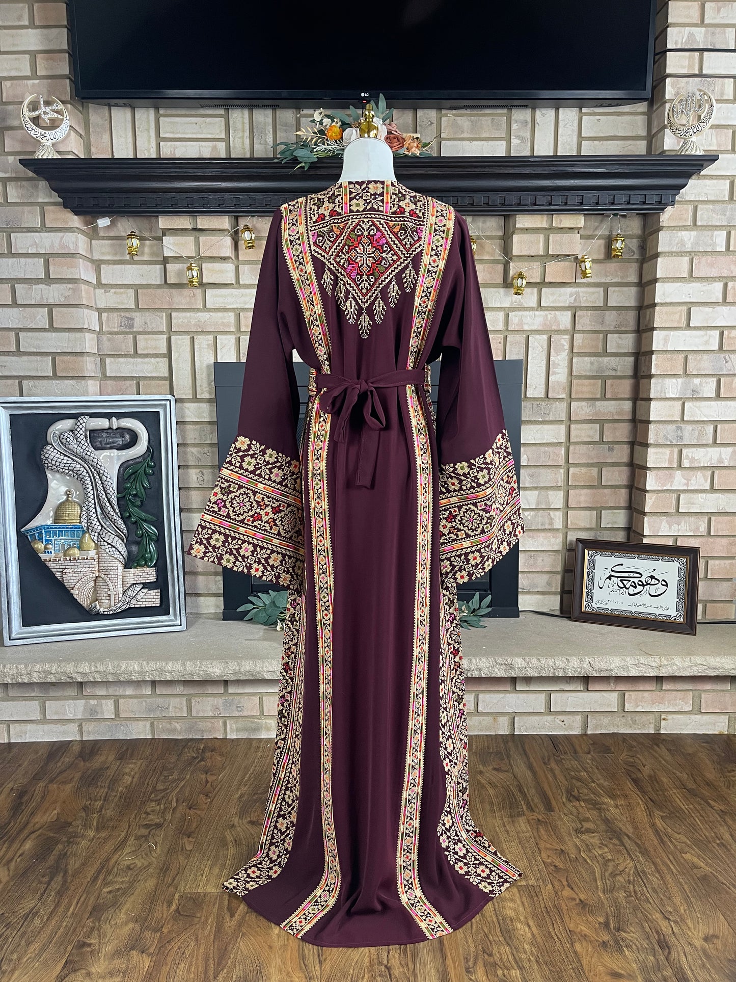 Maroon Silwad Thobe