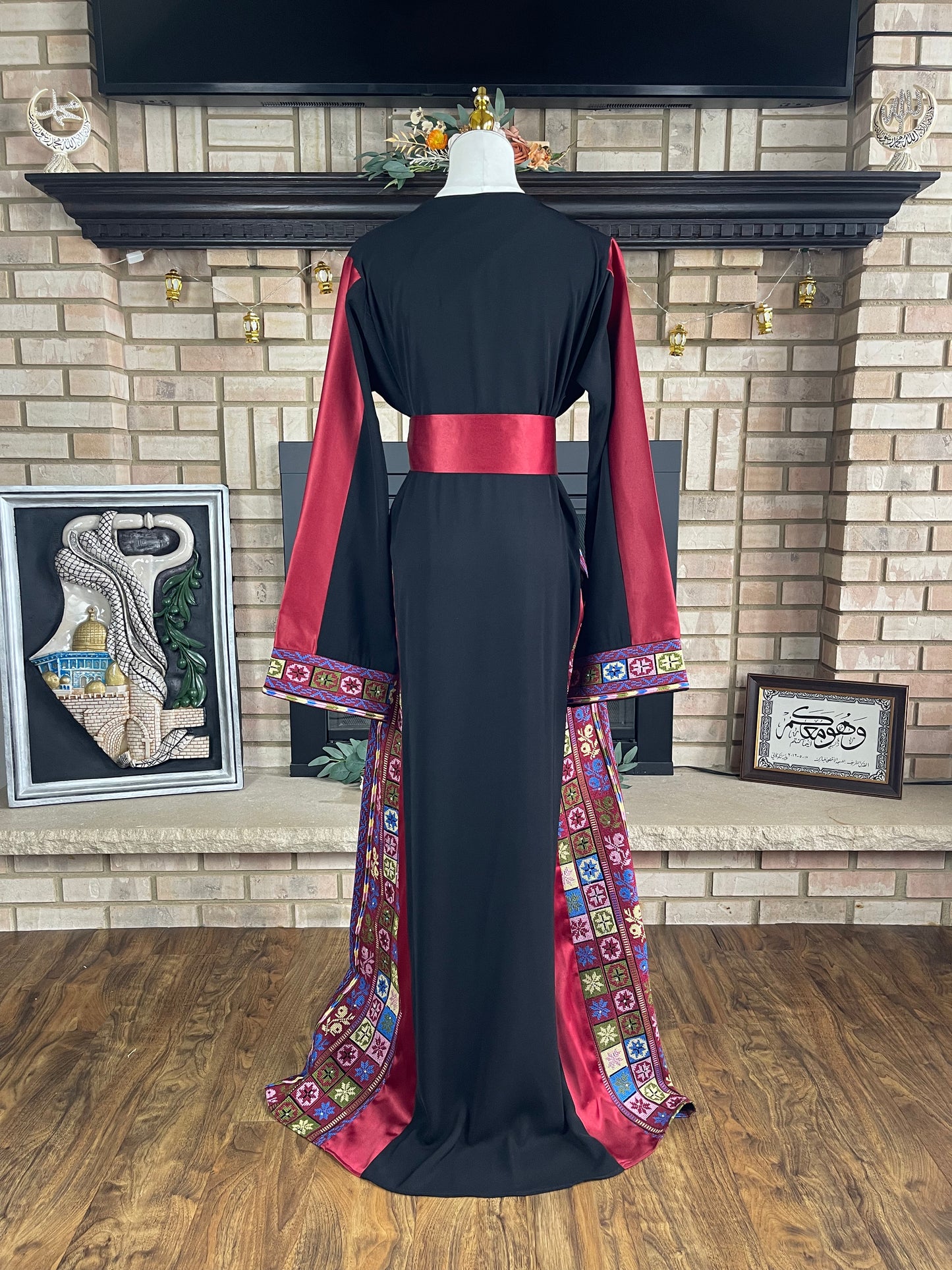 Black/Maroon Bir al-Saba‘ Thobe