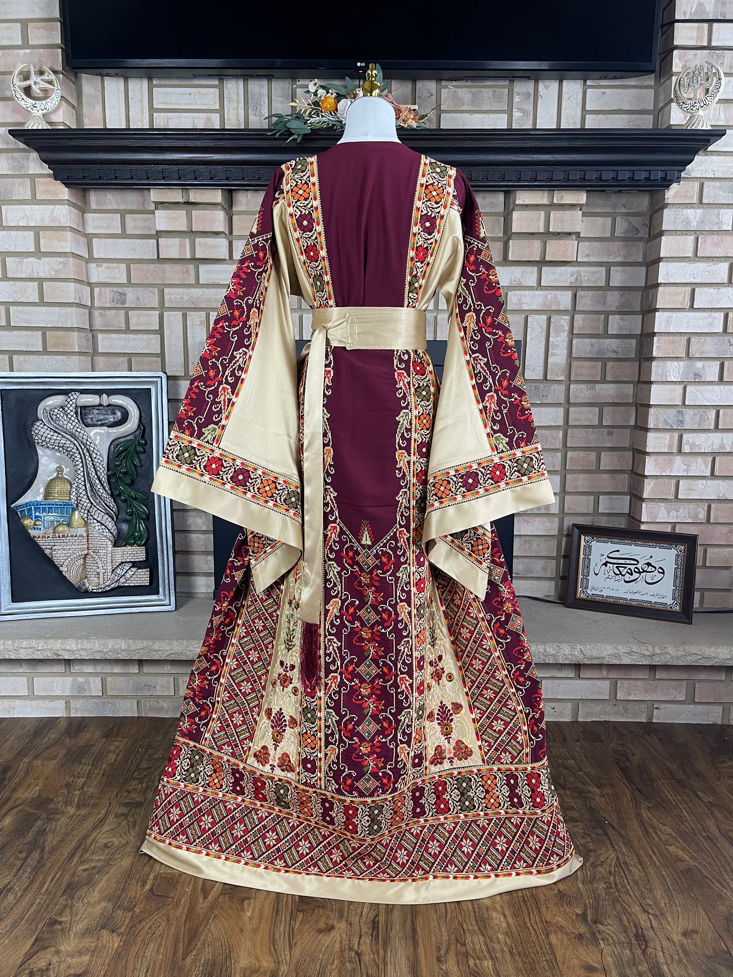 Burgundy/Gold Turmus'ayya Thobe