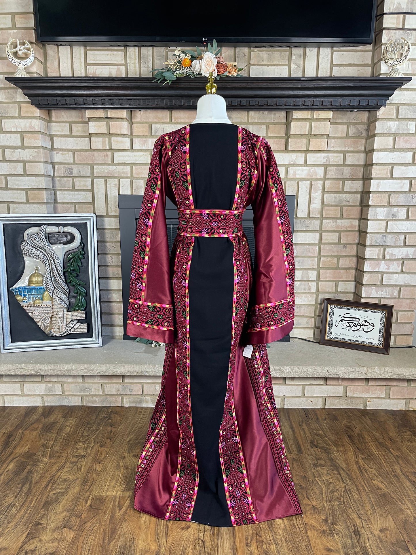 Black/Burgundy Bayt Dajan Thobe