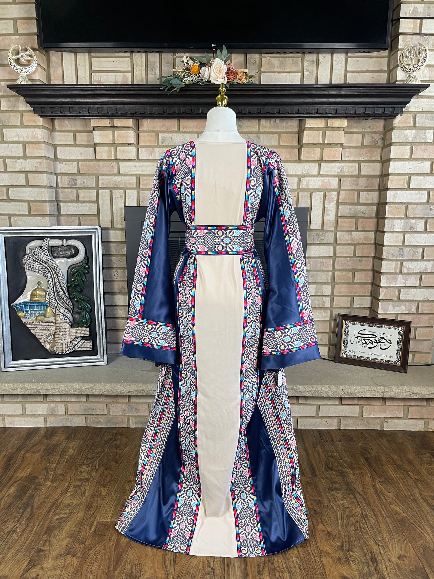 Cream/Navy Bayt Dajan Thobe