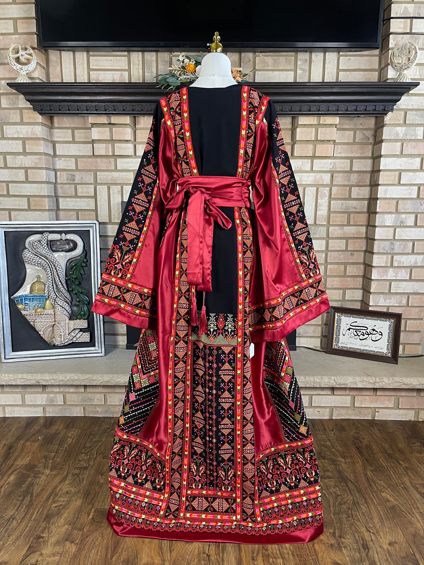 Black/Red Akka Thobe & Headpiece