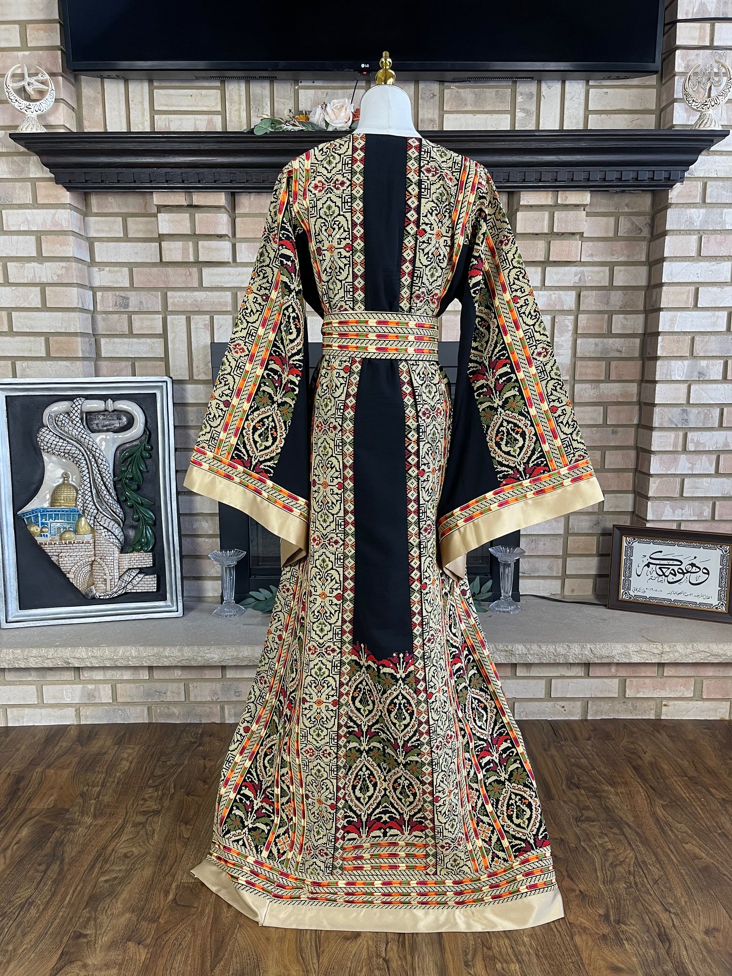Black/Gold Beit Lahia Thobe