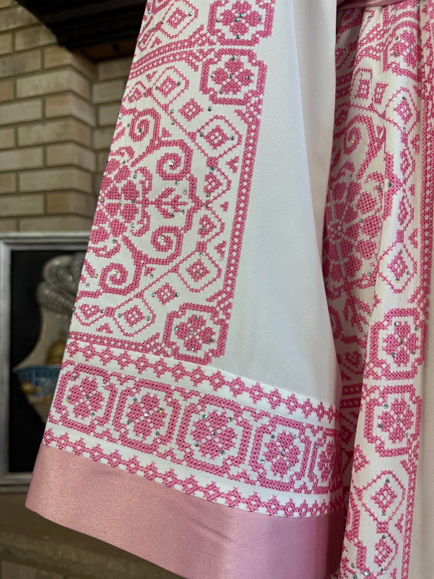 White/Pink Falastin Thobe
