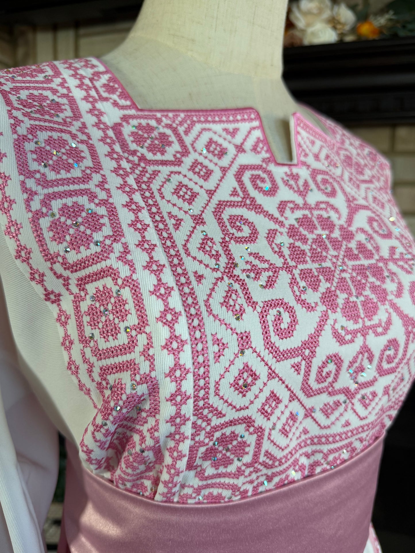 White/Pink Falastin Thobe