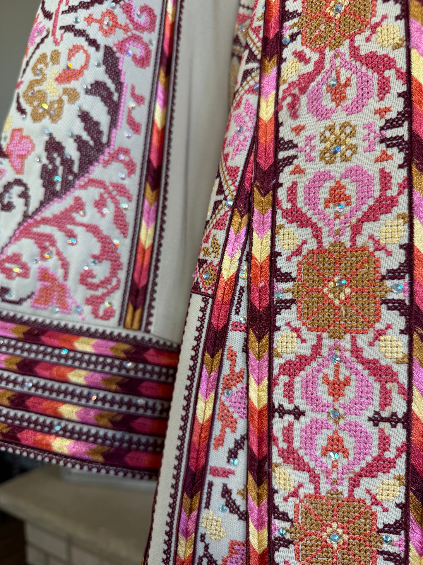 Cream/Pink Gaza Thobe