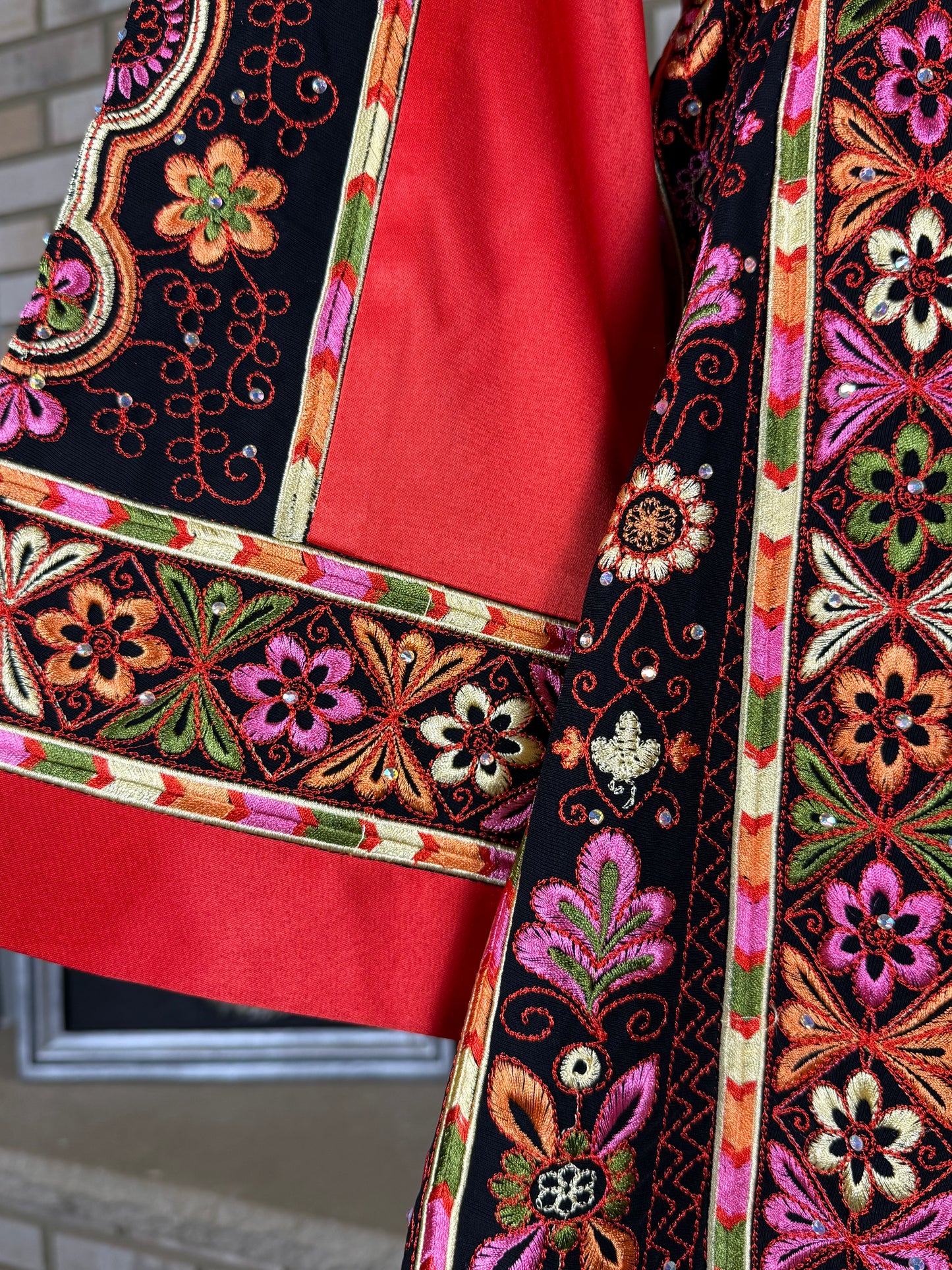 Black/Red Satin Malaka Thobe