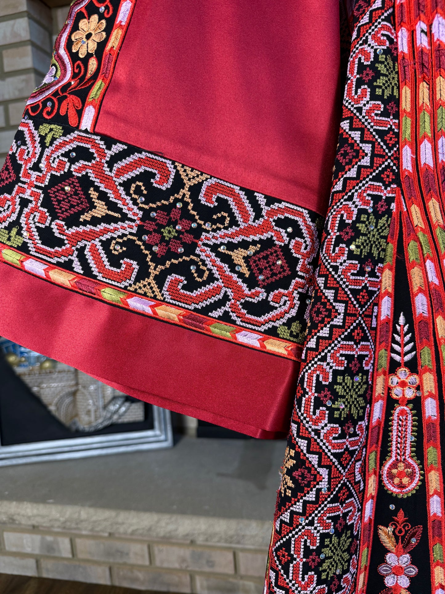 Black/Red Hebron Thobe