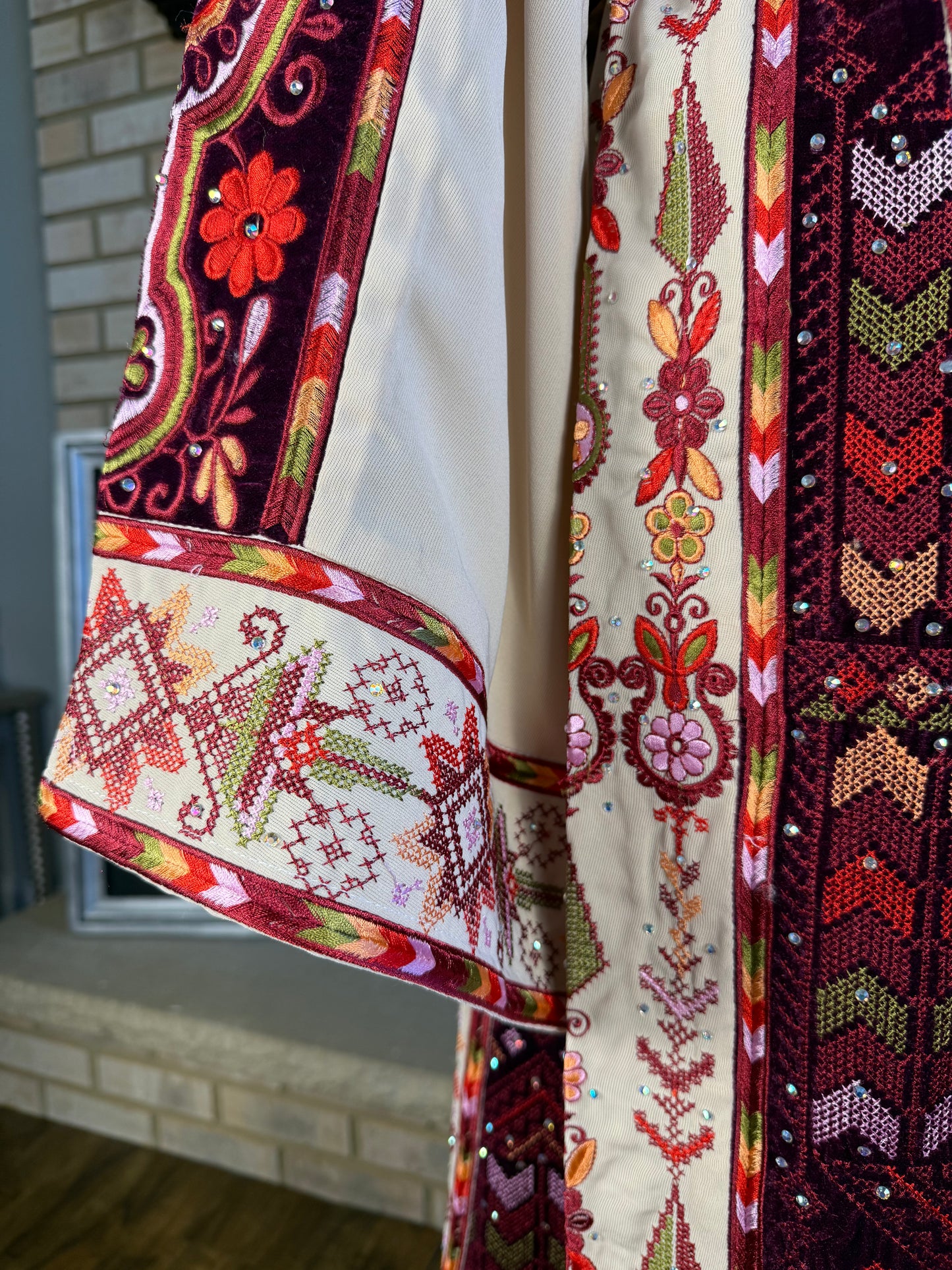 Cream/Burgundy Jericho Thobe