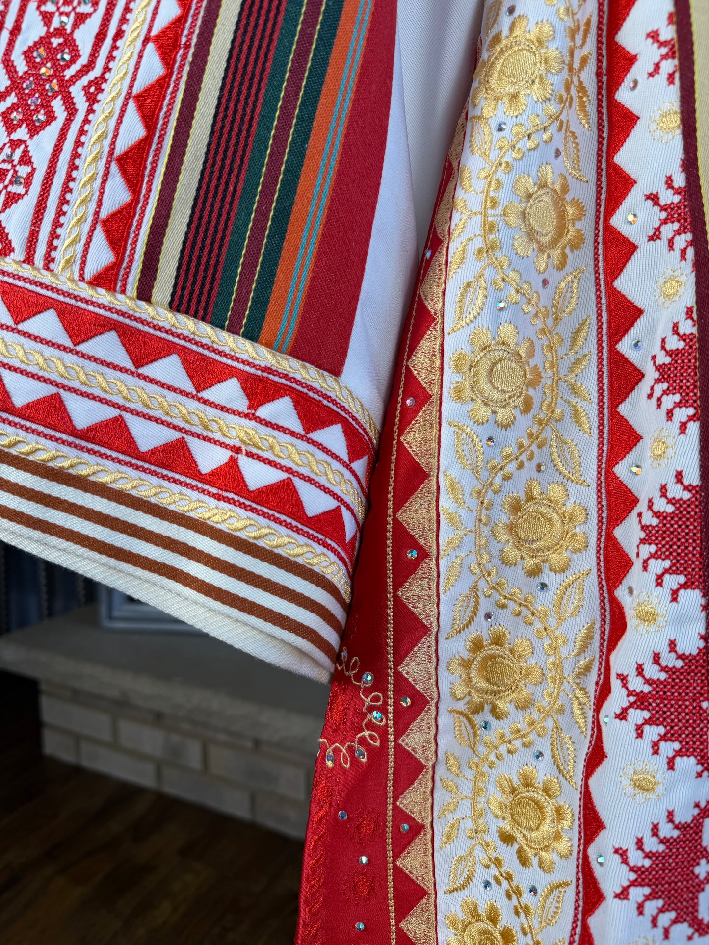 White/Red Majdalawi Thobe