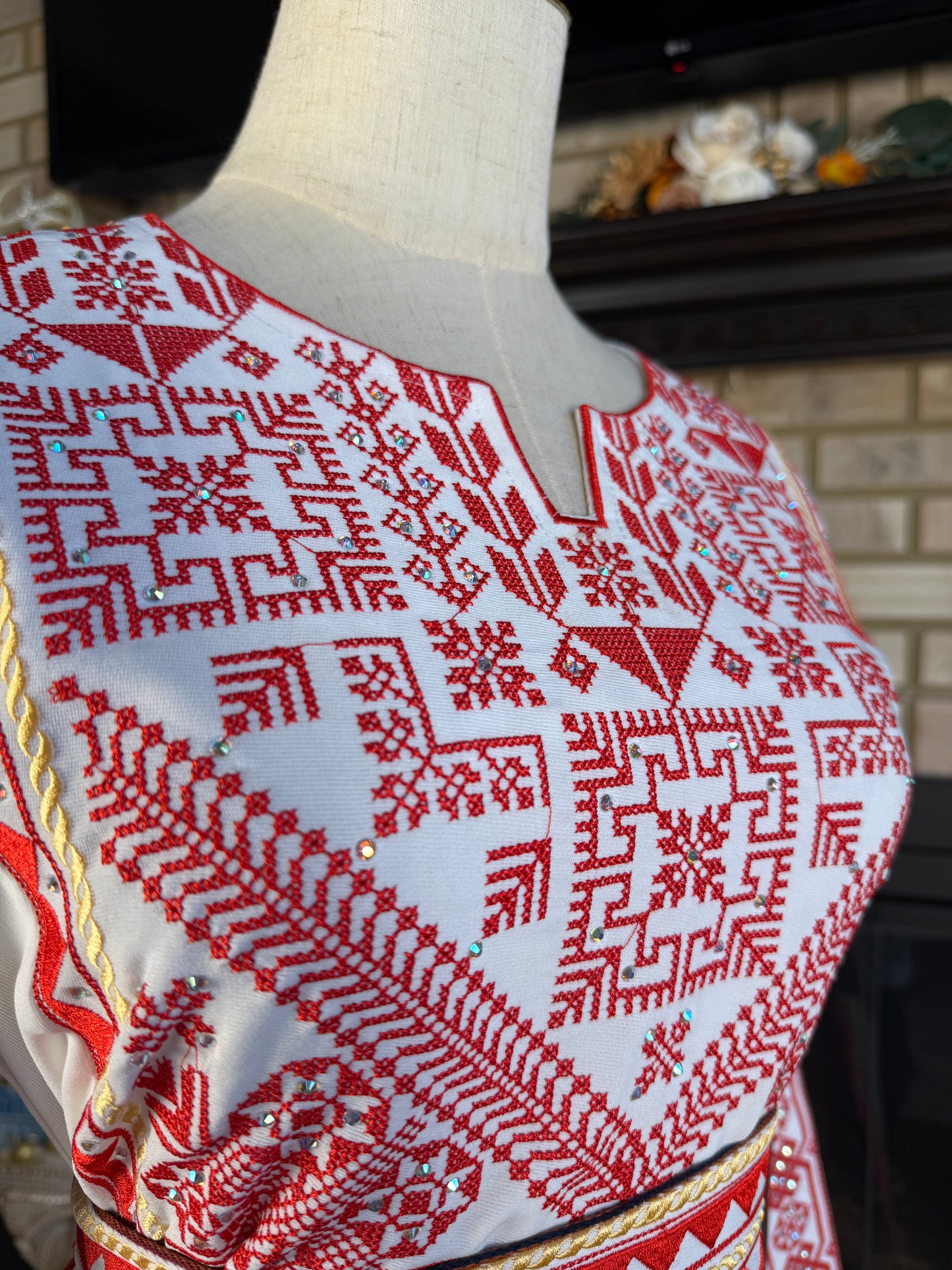 White/Red Majdalawi Thobe