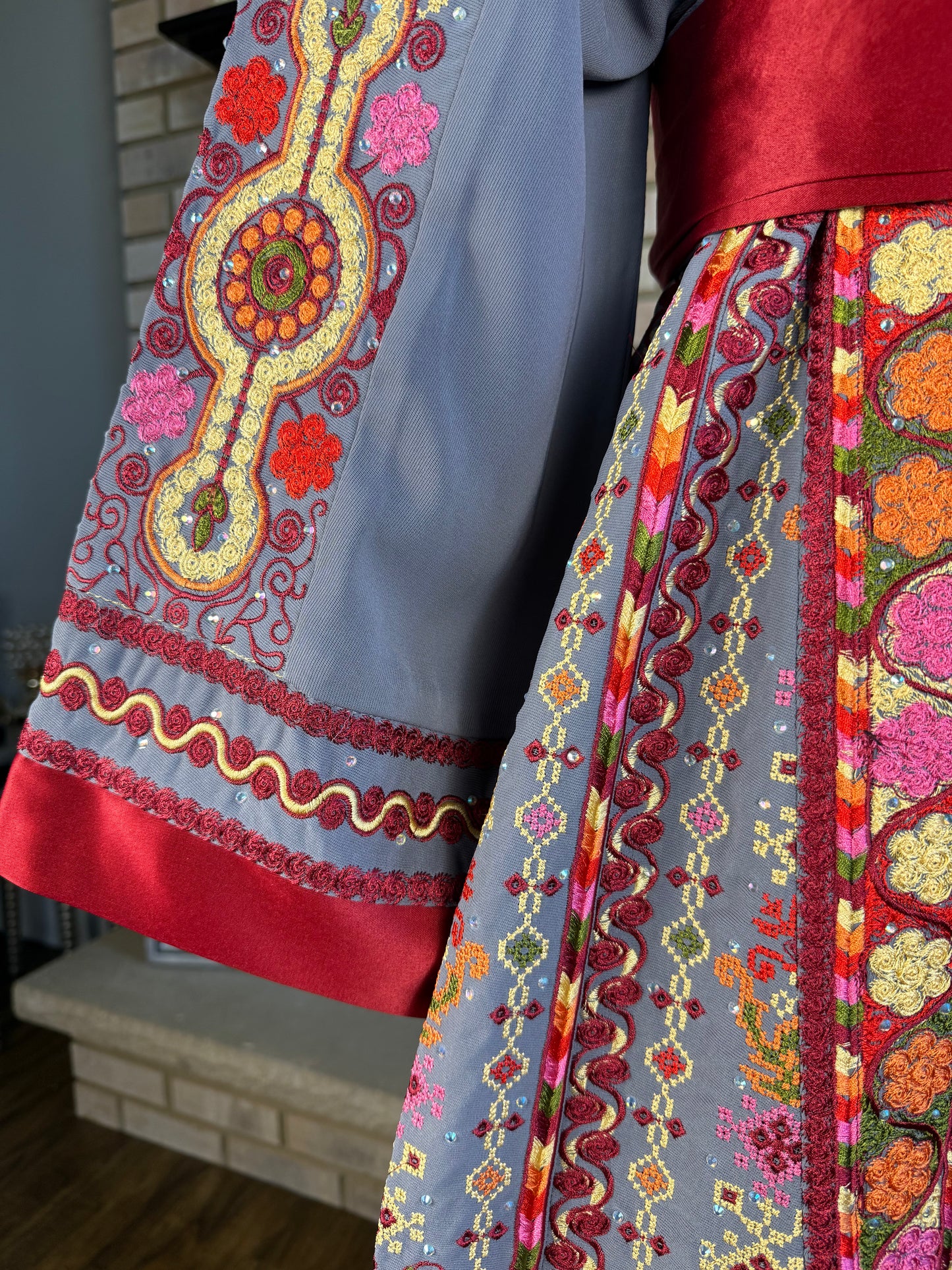 Gray/Red Malaka Thobe