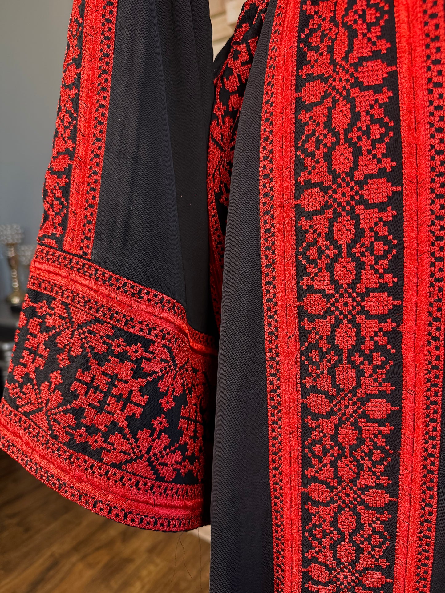 Black/Red Ramallah Thobe