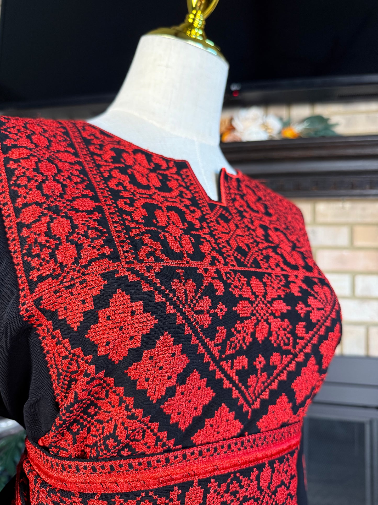 Black/Red Ramallah Thobe