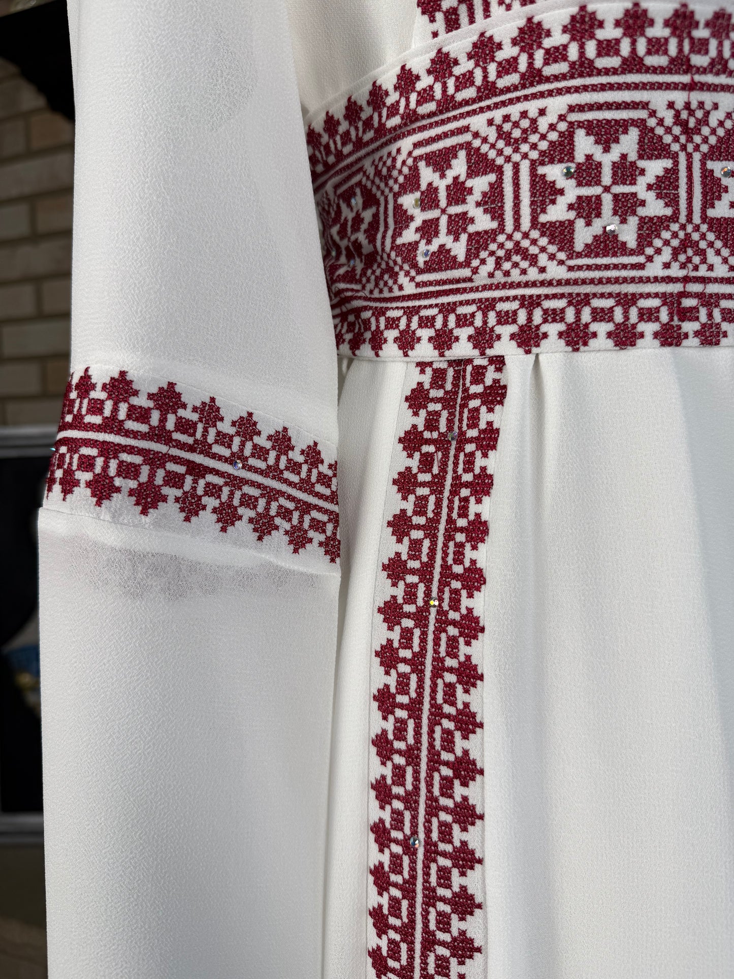 White/Burgundy Tulkarm Thobe