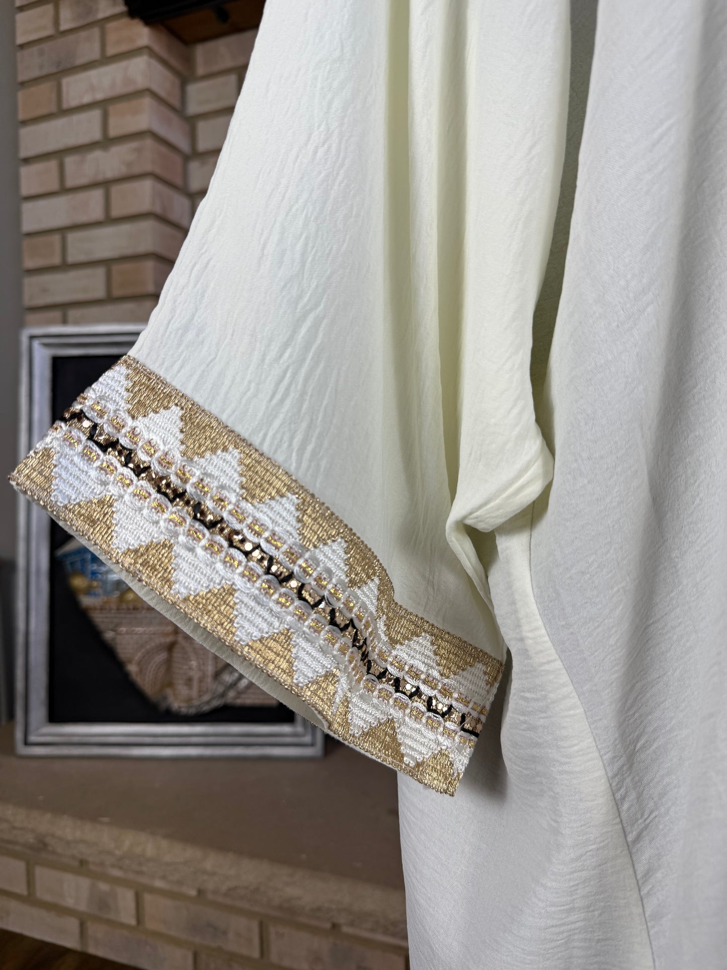 White/Gold Pattern Besht