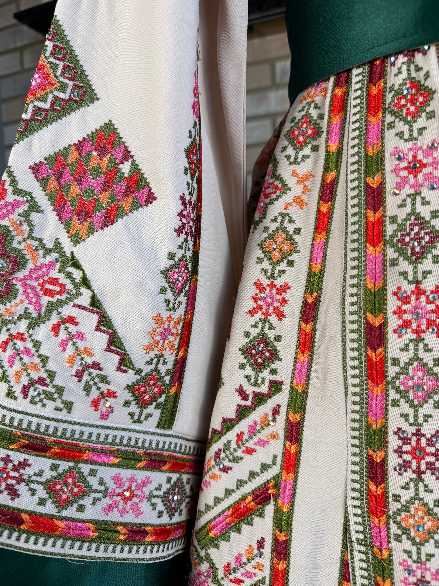Cream/Green Qalqilya Thobe