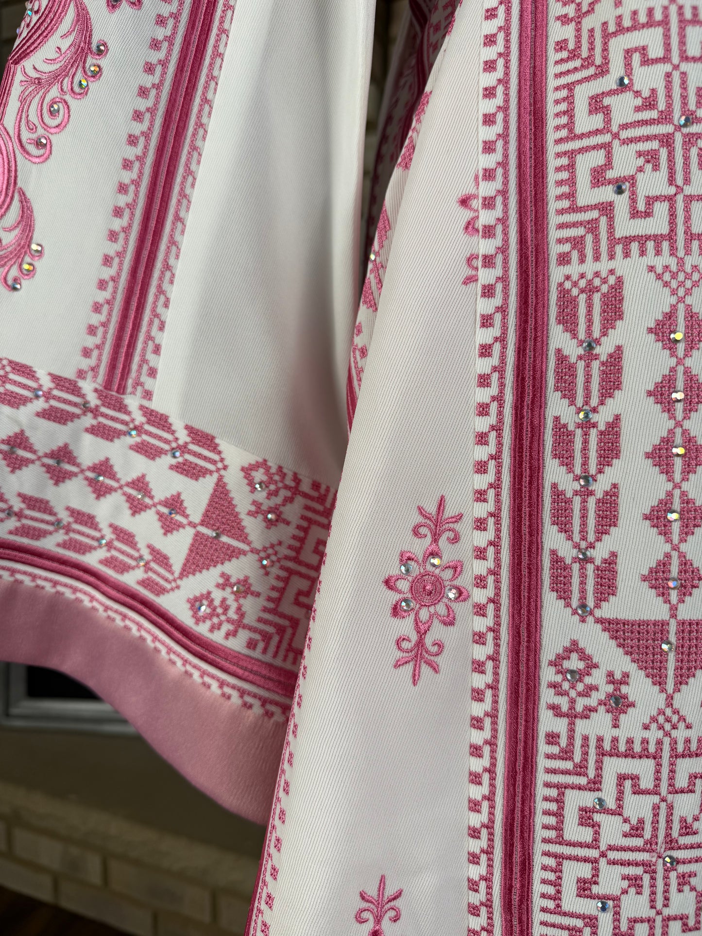 White/Pink Rafah Thobe
