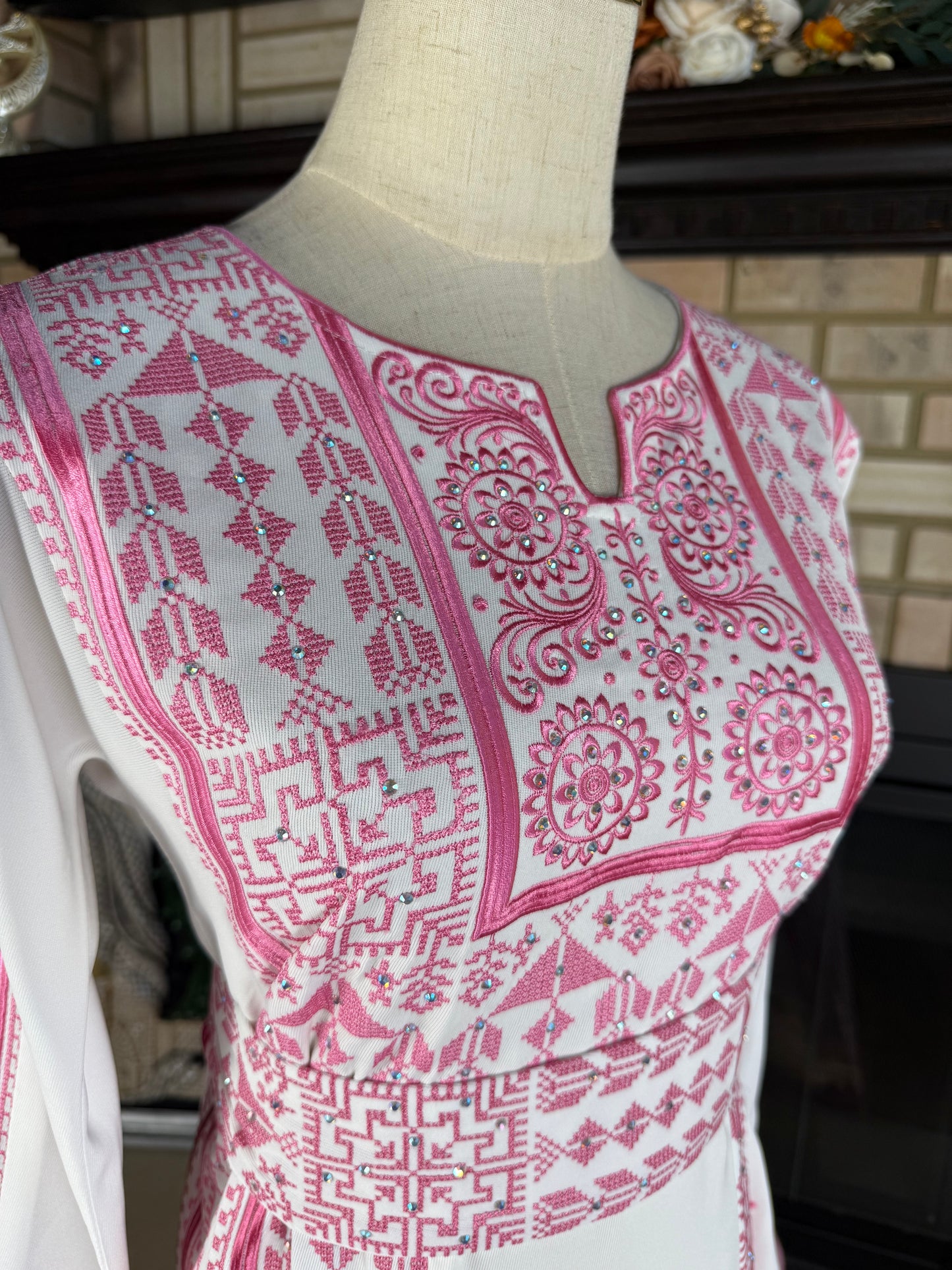 White/Pink Rafah Thobe