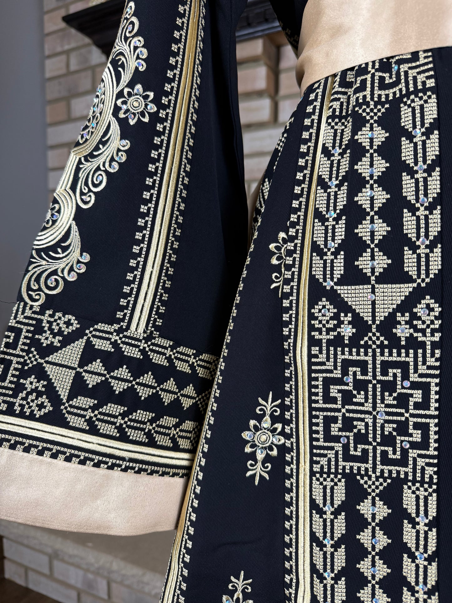 Black/Gold Rafah Thobe