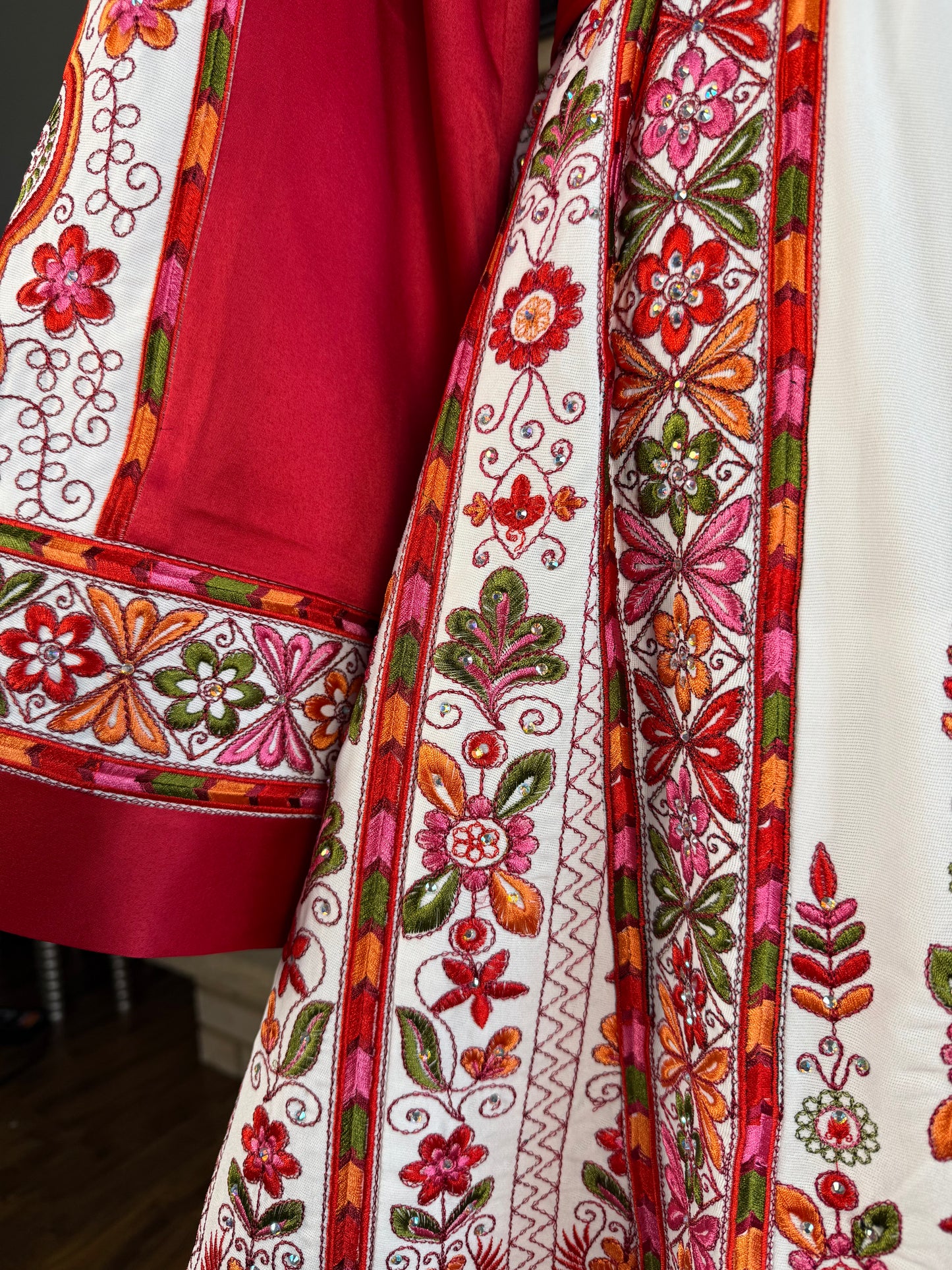 White/Red Satin Malaka Thobe