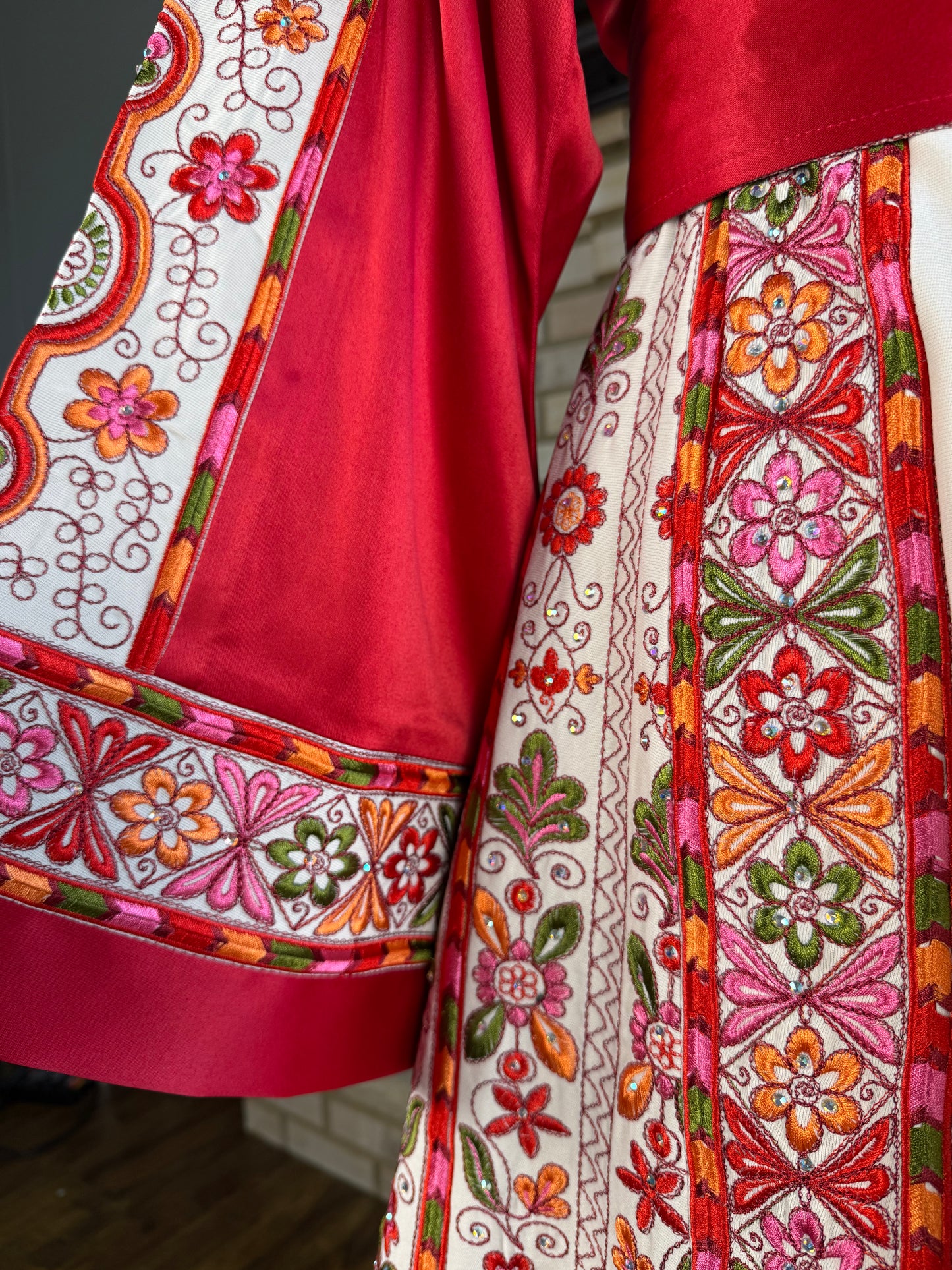 Cream/Red Satin Malaka Thobe