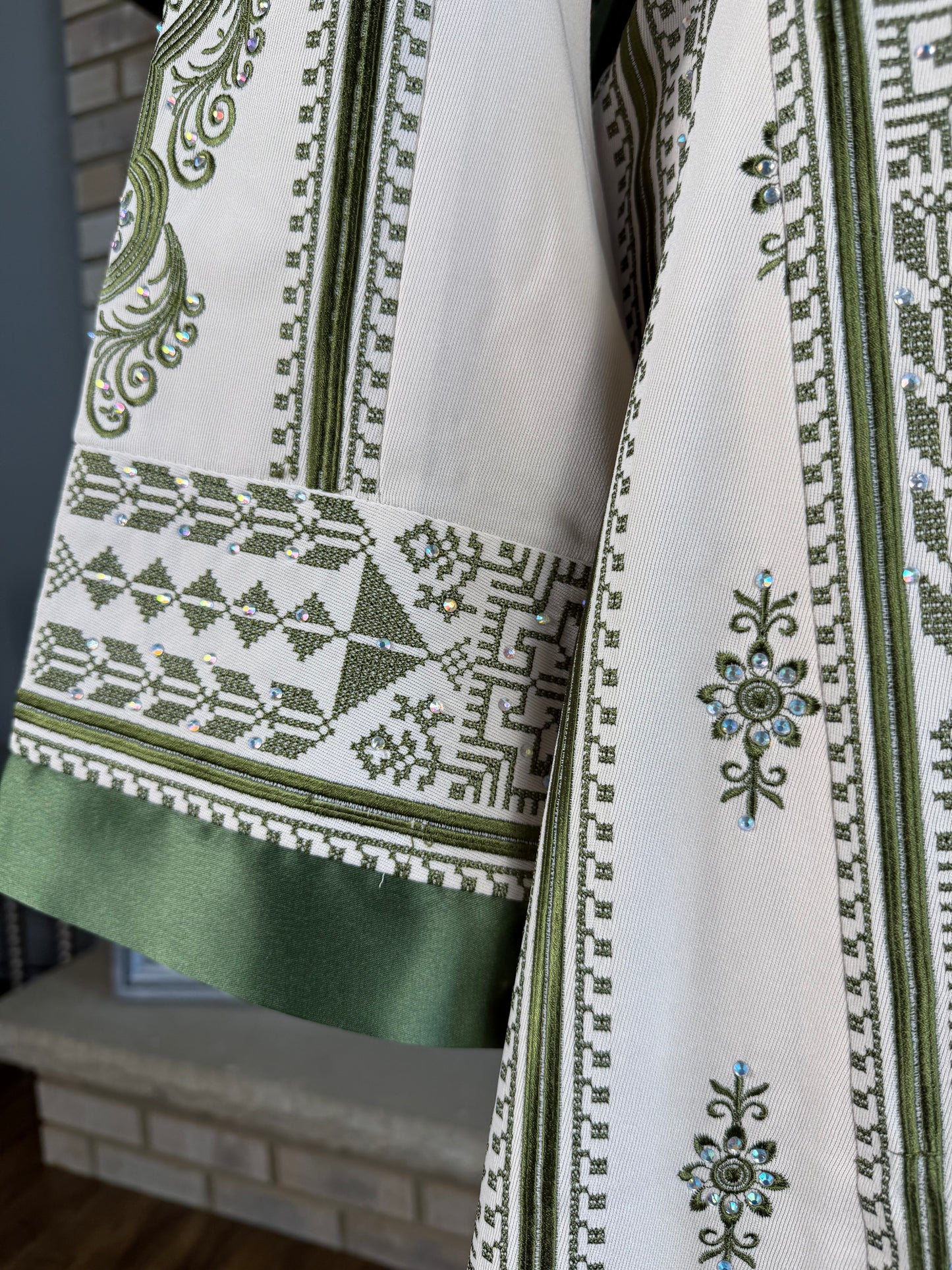 Cream/Green Rafah Thobe