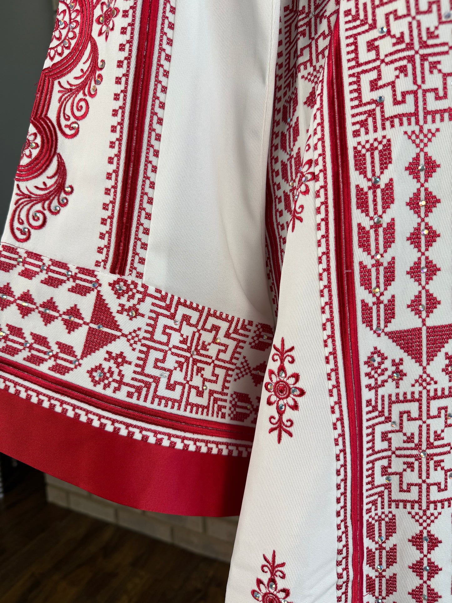White/Red Rafah Thobe