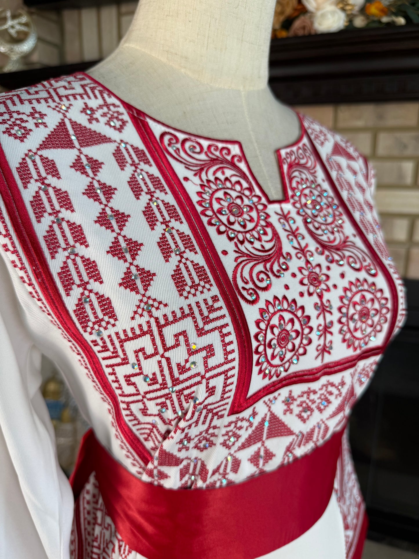 White/Red Rafah Thobe
