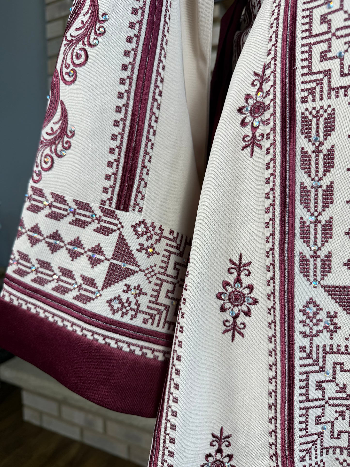 Cream/Burgundy Rafah Thobe