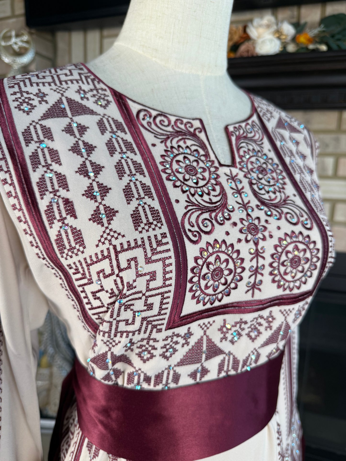 Cream/Burgundy Rafah Thobe