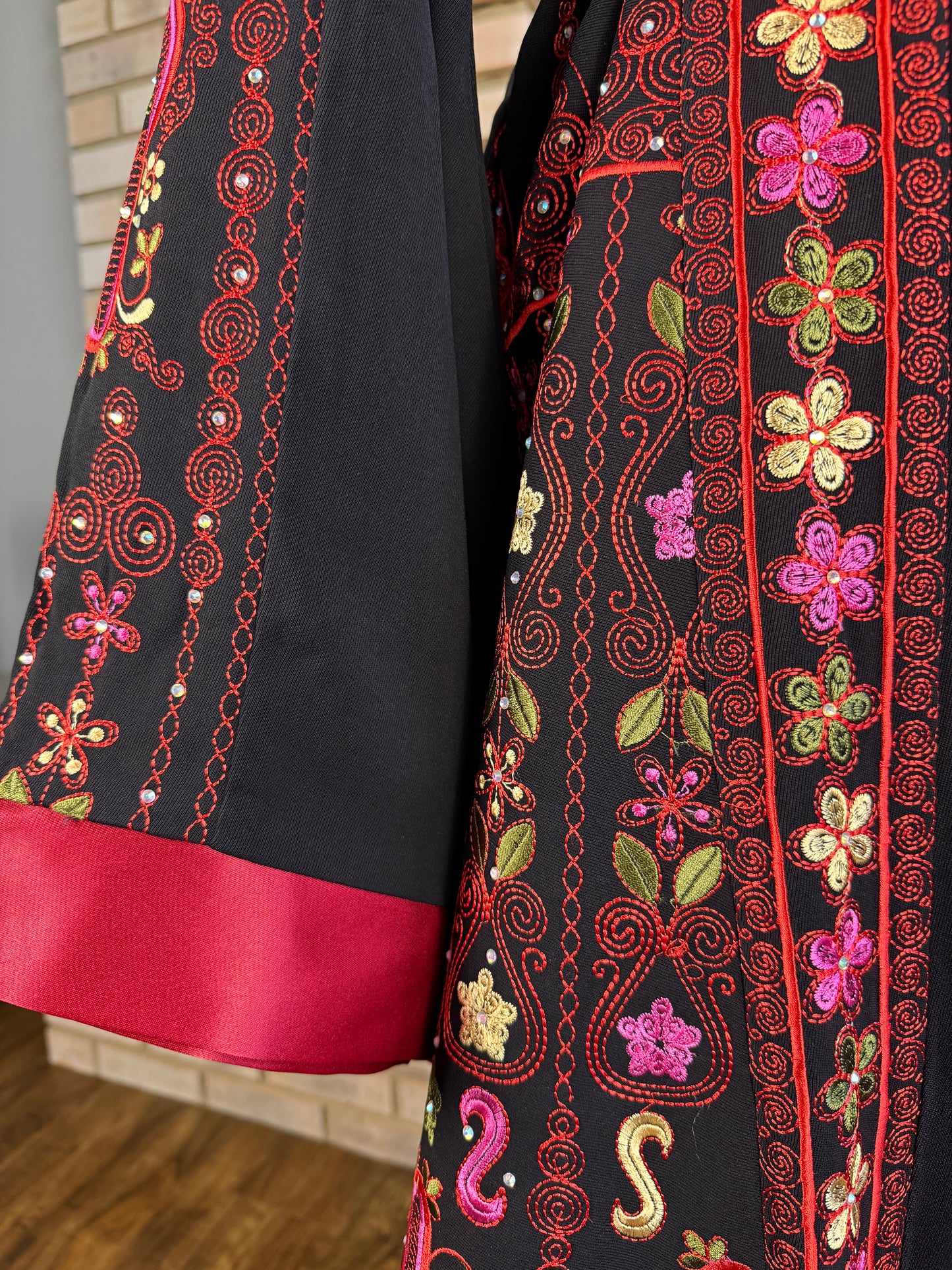 Black/Red Al-Wurood Thobe