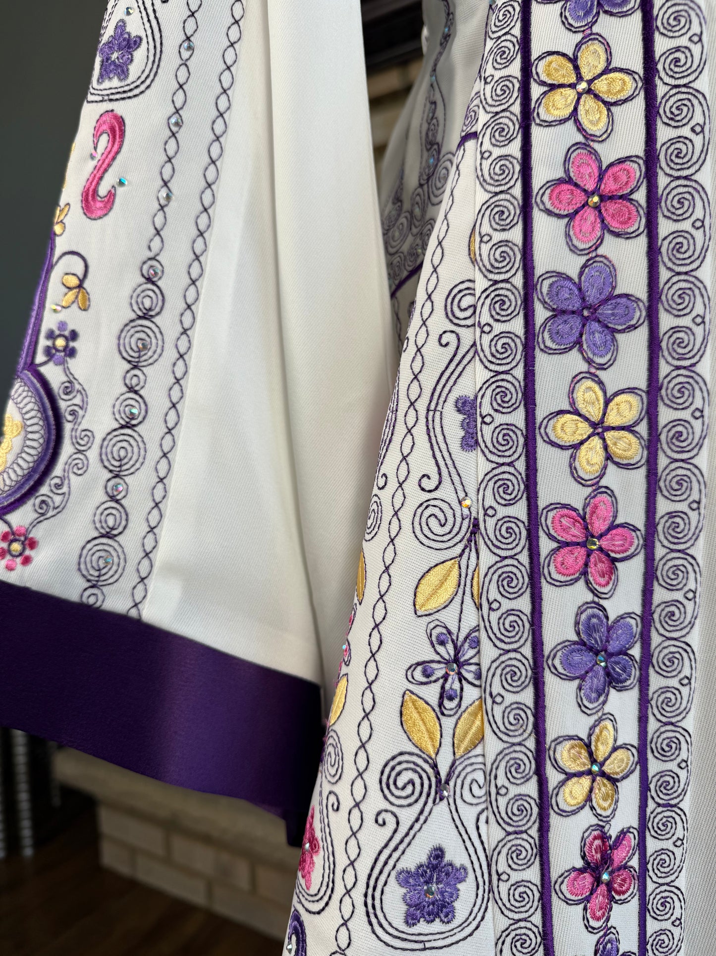 White/Purple Al-Wurood Thobe