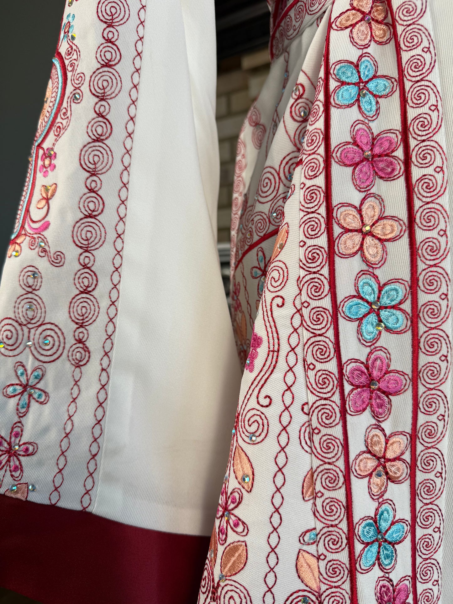 White/Red Al-Wurood Thobe