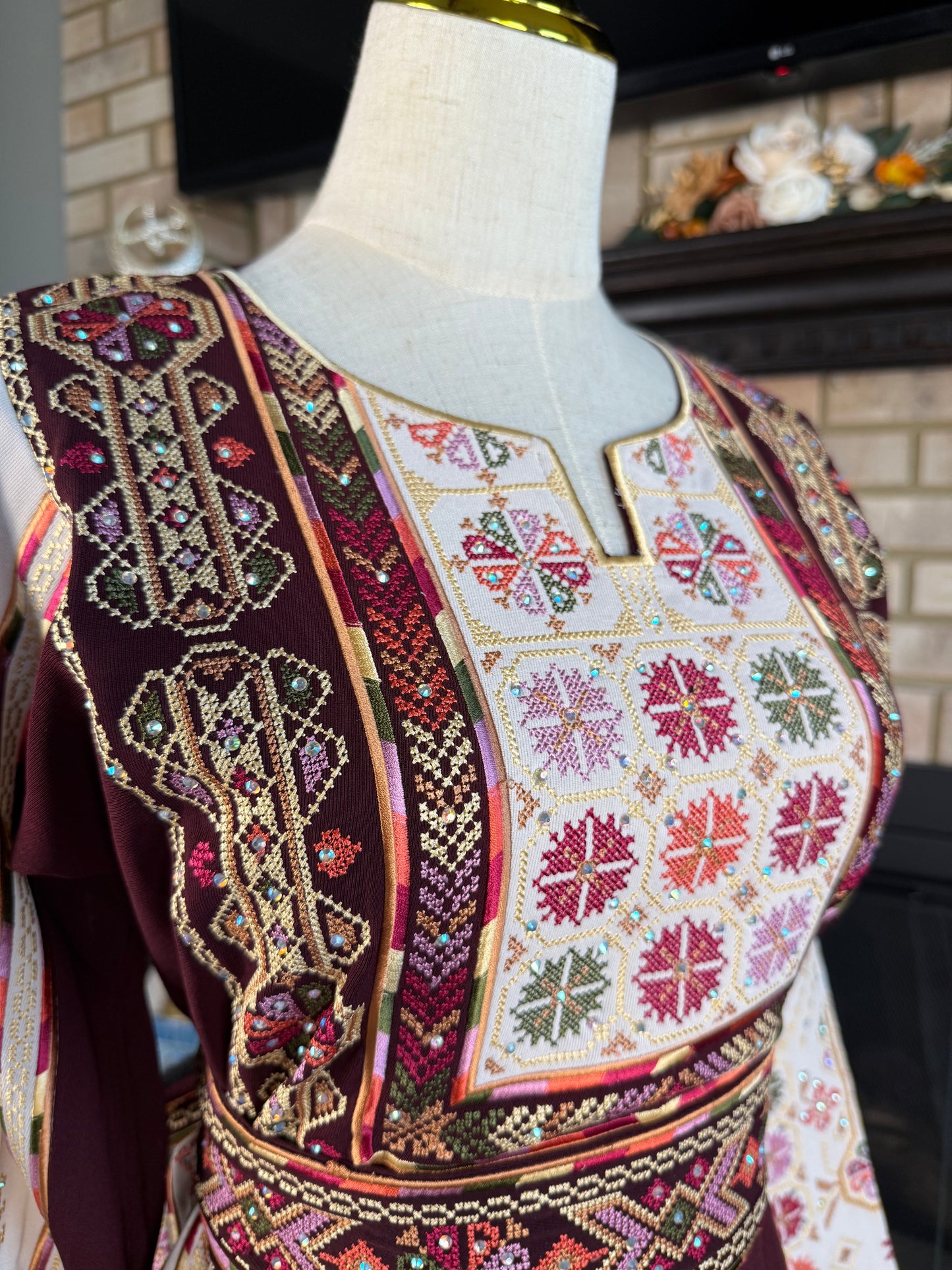 Maroon/White Jabalia Thobe