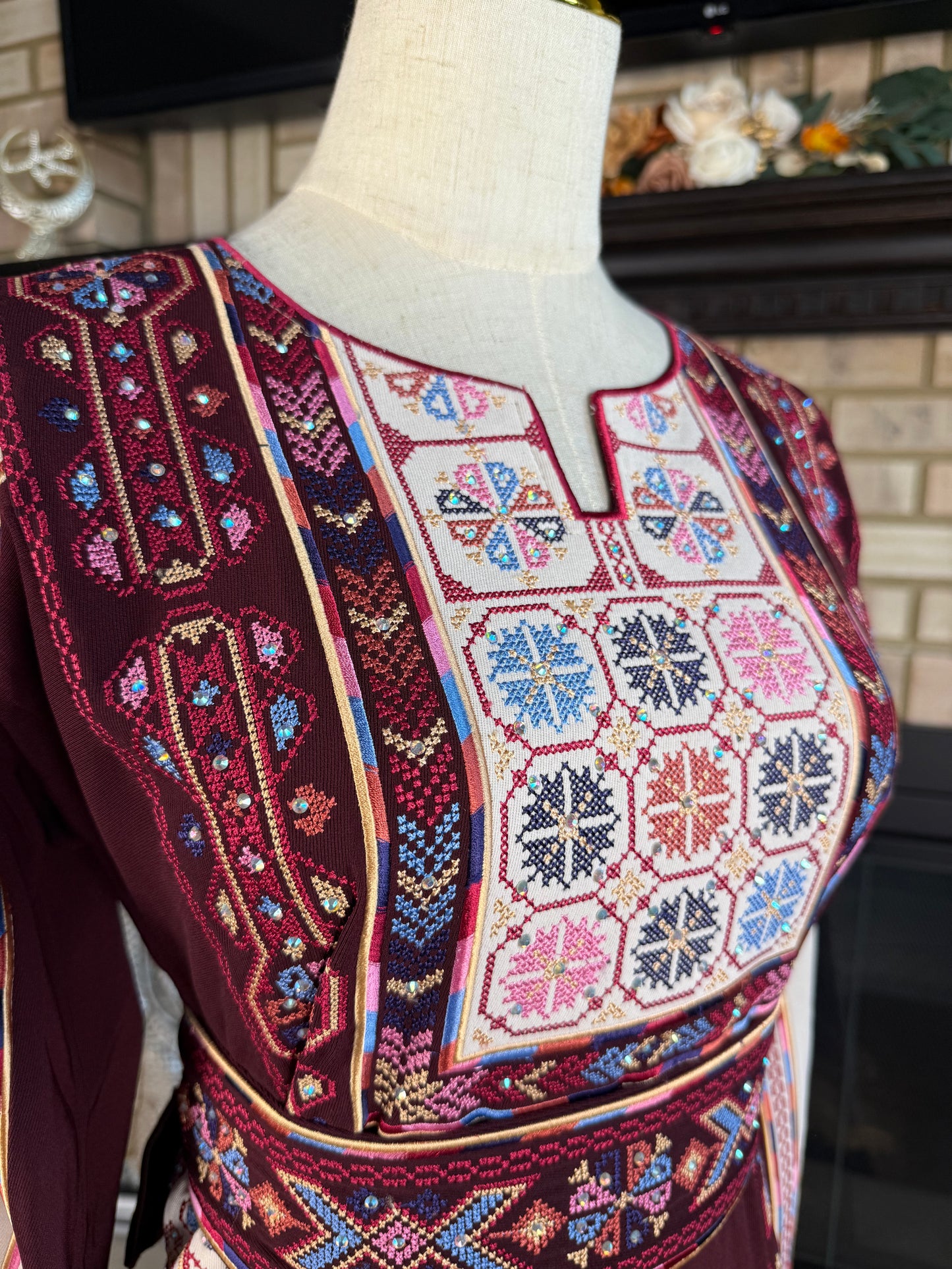 Burgundy/White Jabalia Thobe