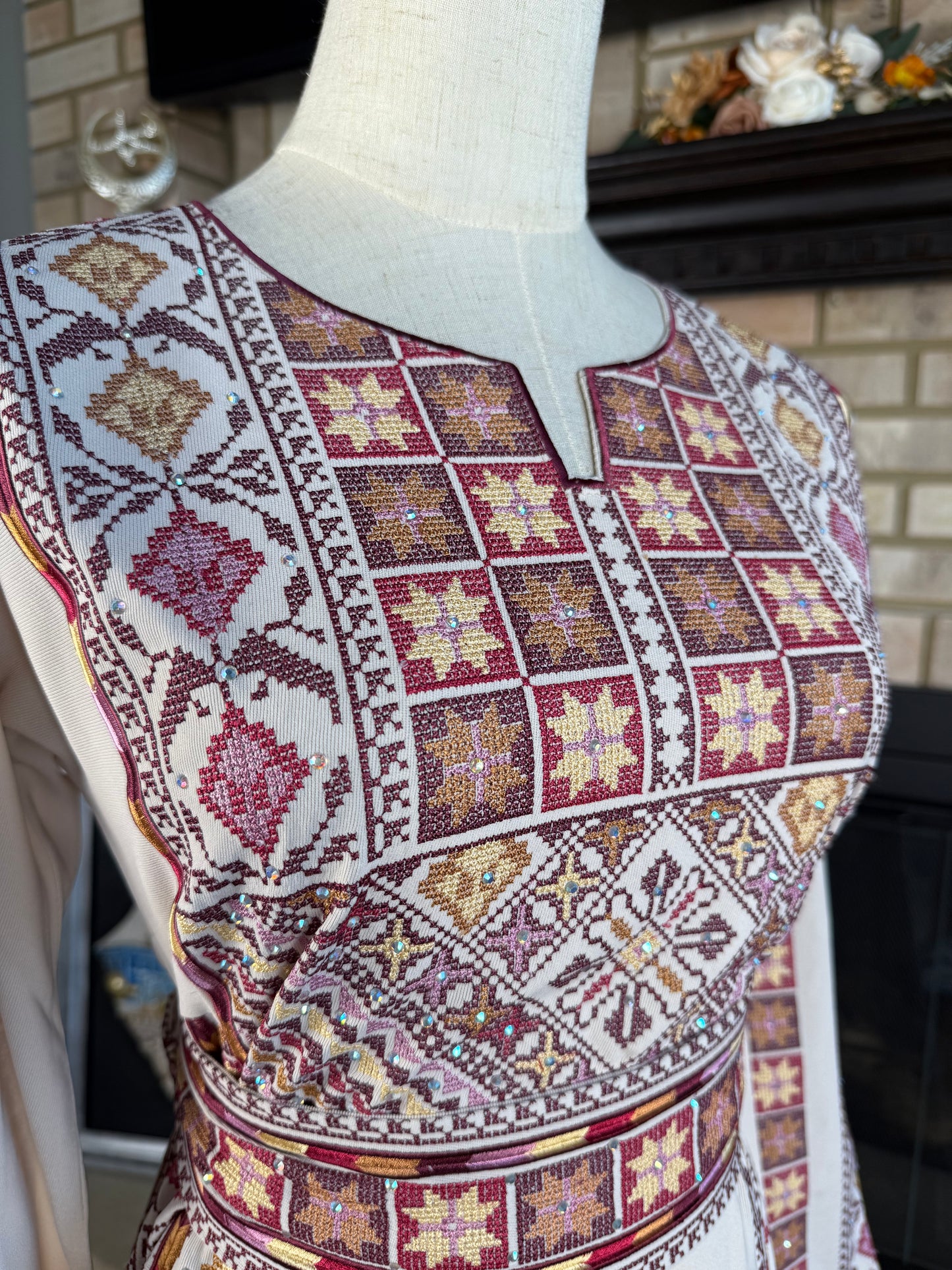 Cream/Burgundy Deir Al-Balah Thobe