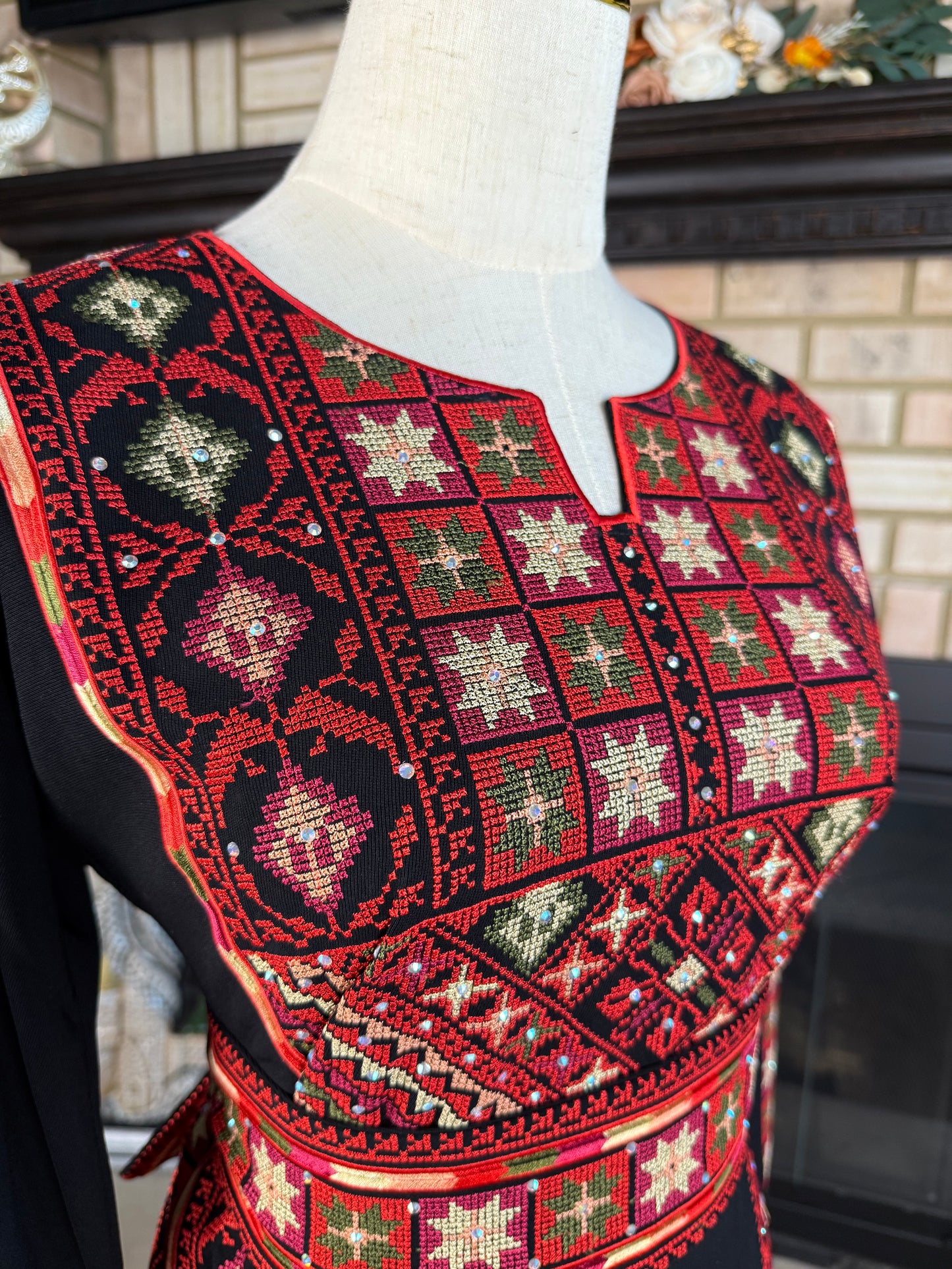 Black/Red Deir Al-Balah Thobe