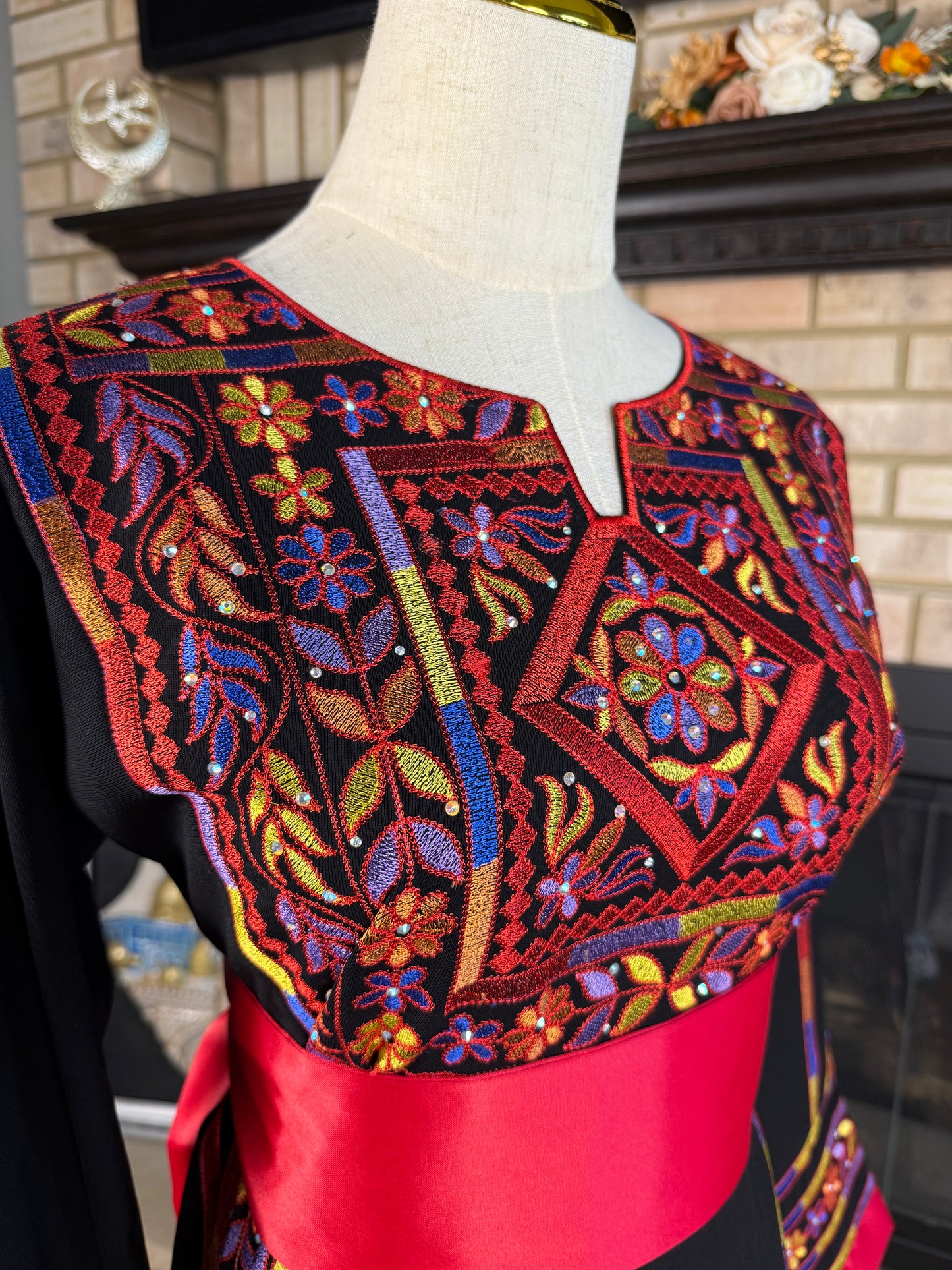 Black/Red Ajloun Thobe