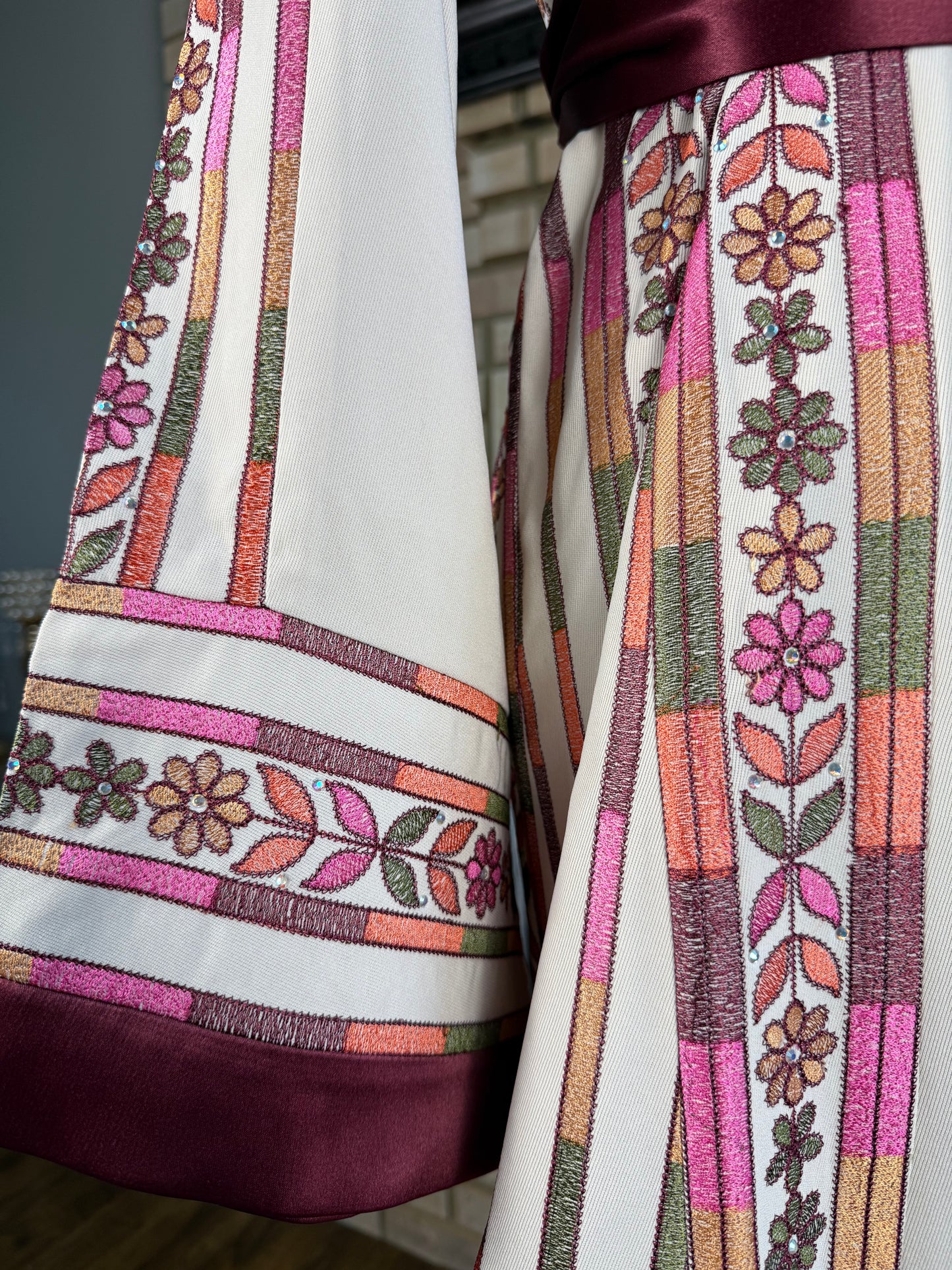 Cream/Burgundy Ajloun Thobe