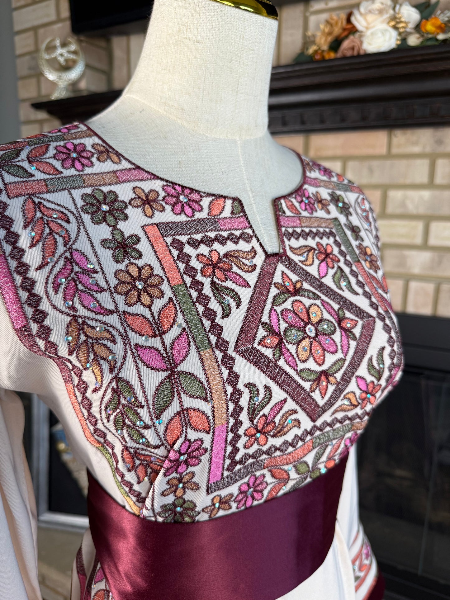 Cream/Burgundy Ajloun Thobe