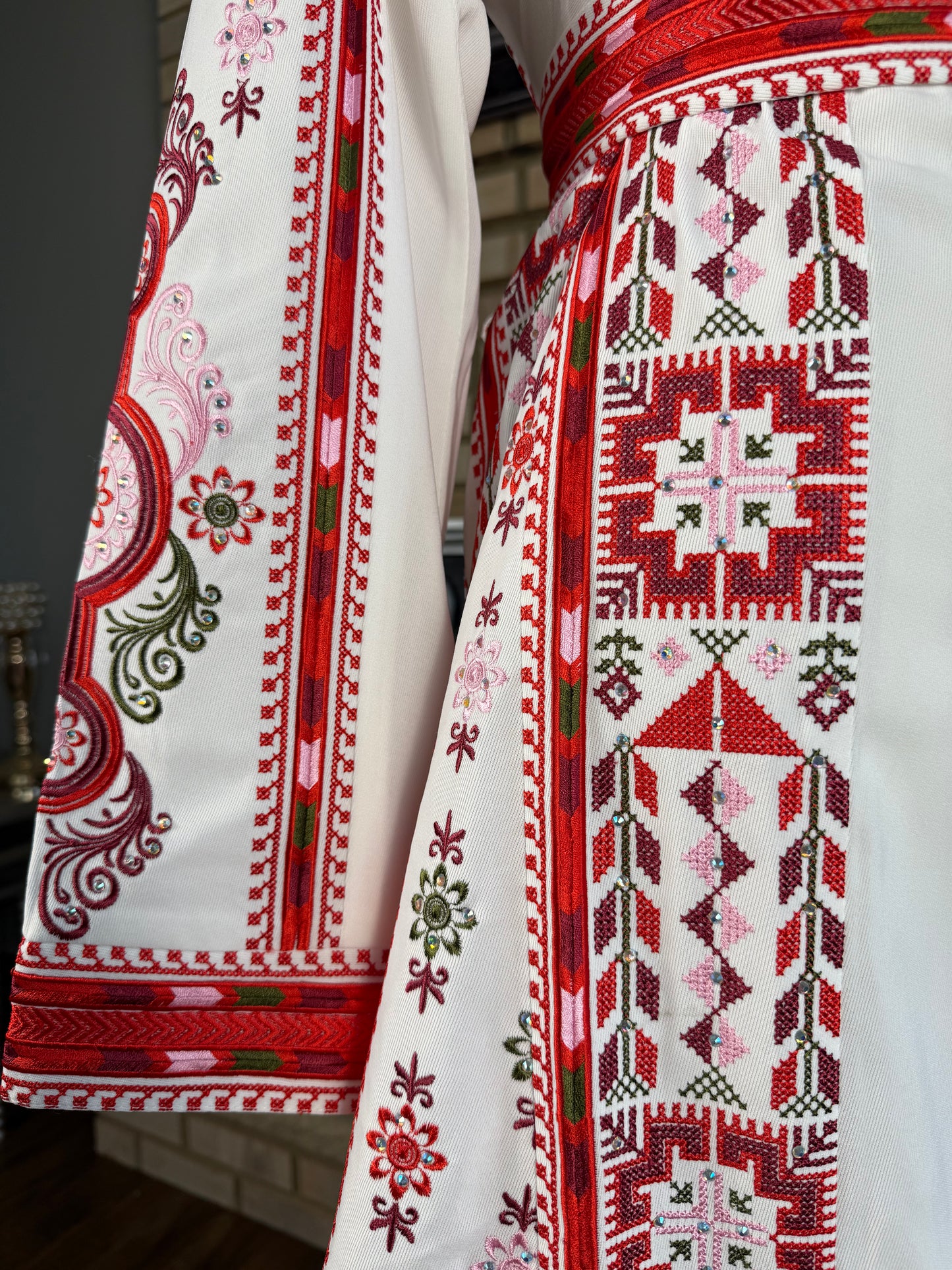 White/Red Nuseirat Thobe