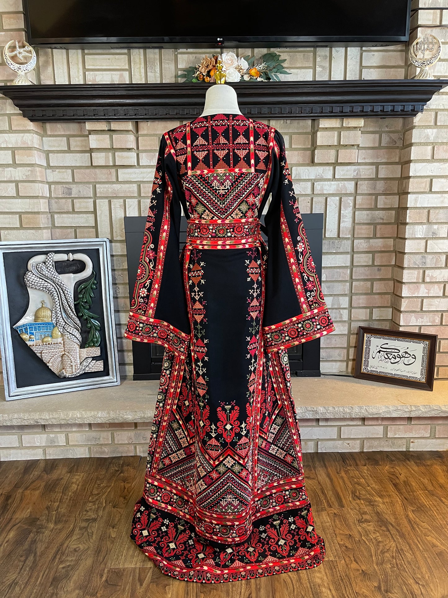 Black/Red Nablus Thobe